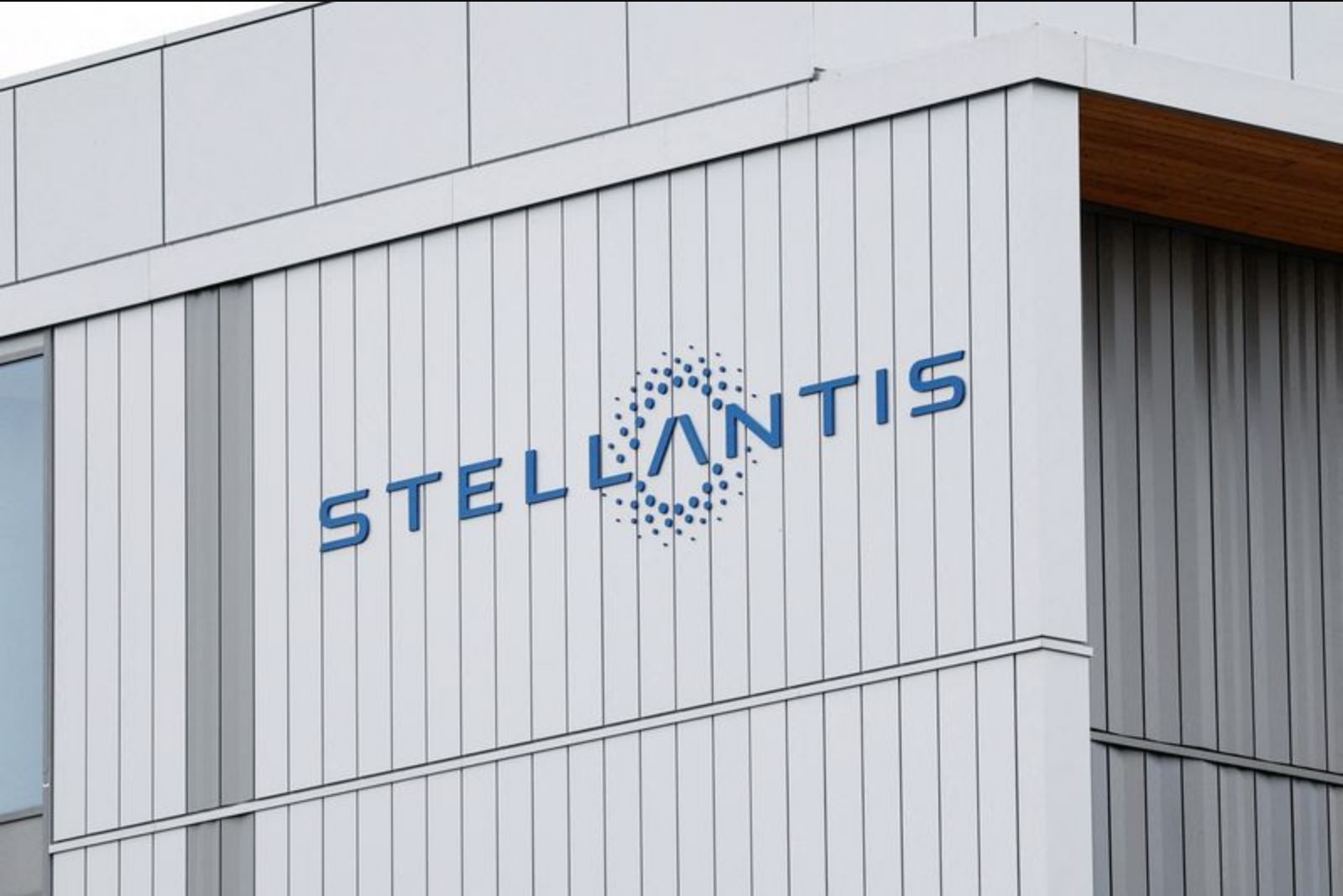 Stellantis and Jaguar Land Rover Open Talks on U.S. Vehicle Development