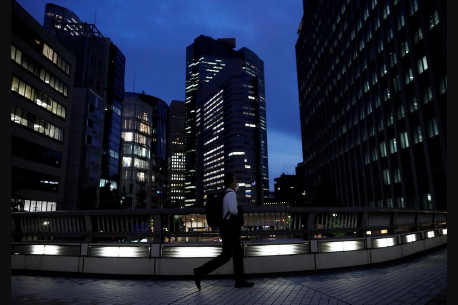Japan's Real Wages Slip for 12th Straight Month as Nominal Pay Trails Inflation