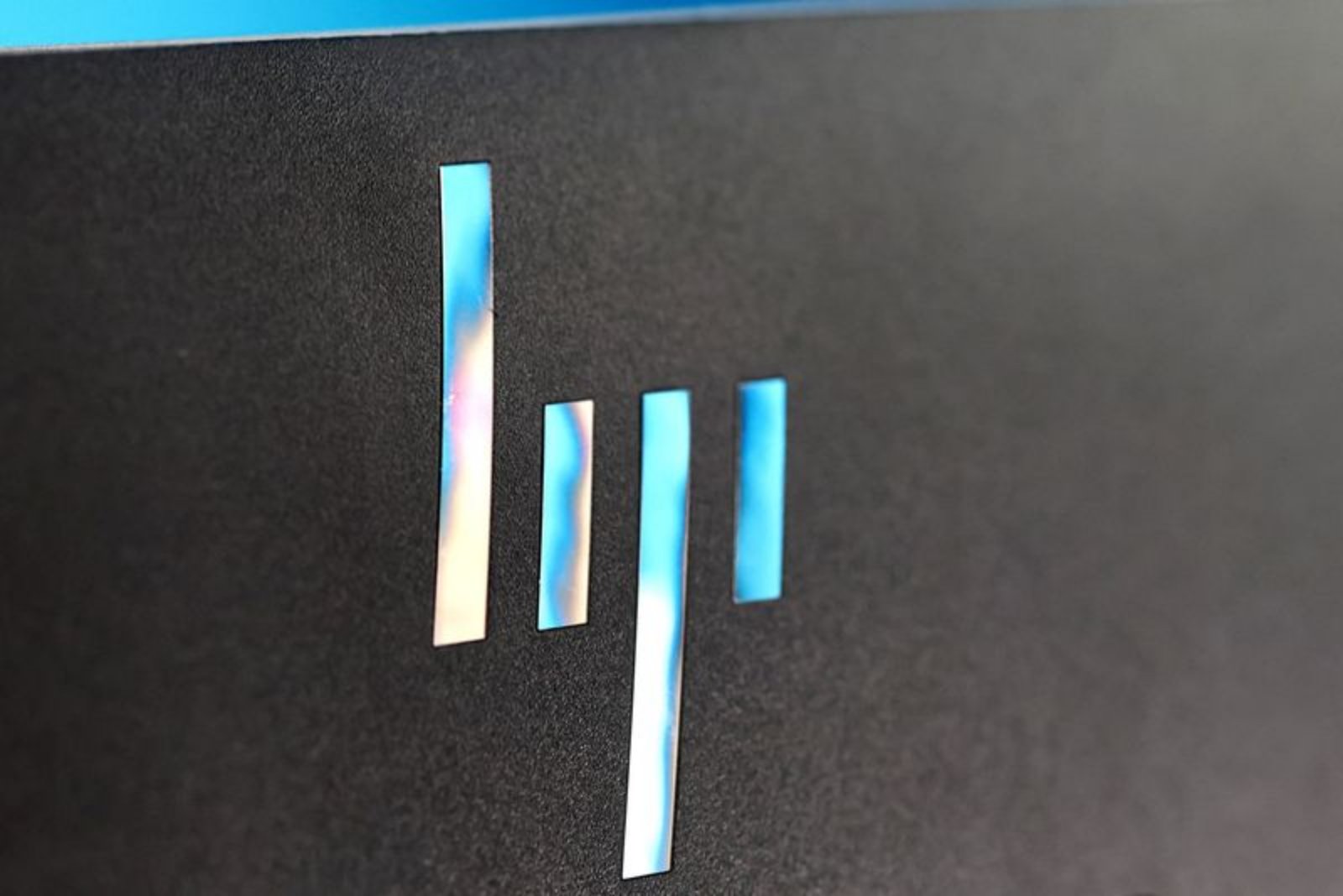 HP Tops Q2 Estimates as AI-Ready PCs and Windows 11 Refresh Lift Demand