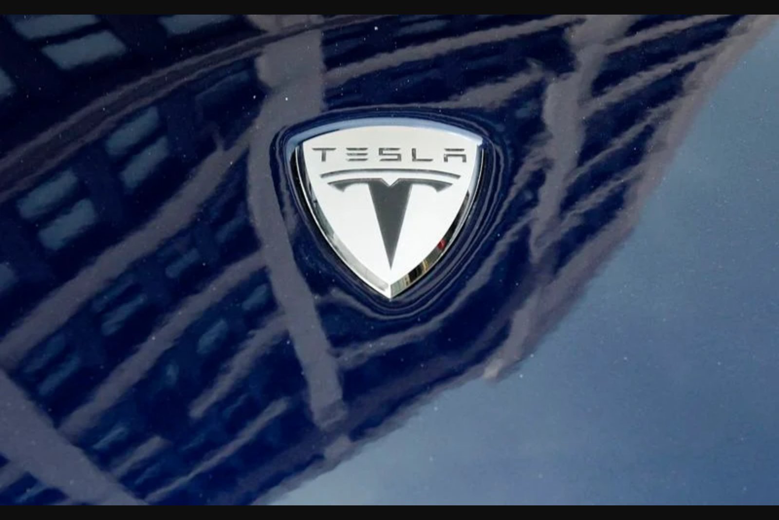 Sweden Urges EU to Reject Tesla's Supervised Self-Driving Unless Speed Override Is Removed