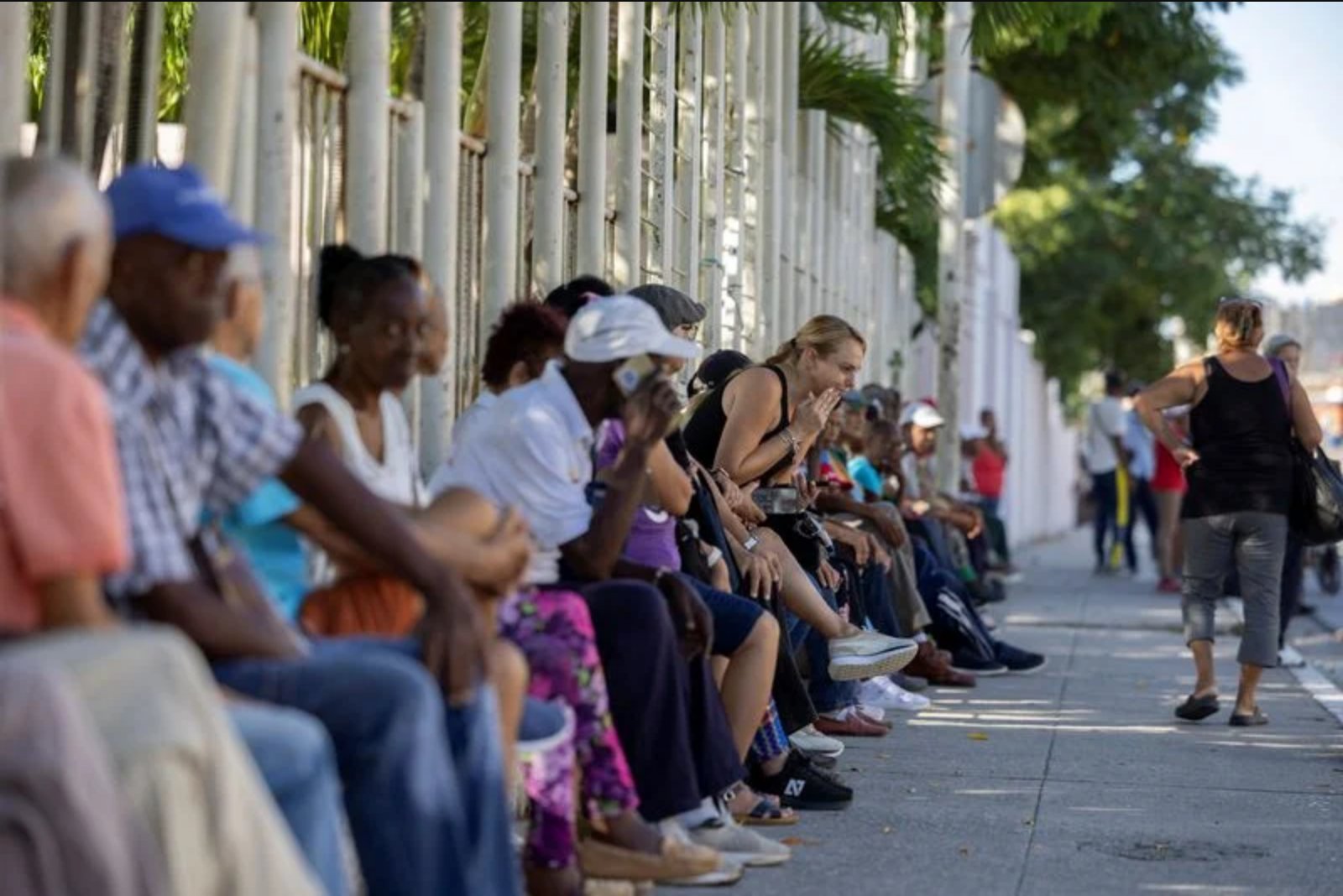 Cash Shortages and Soaring Prices Push Cubans Into Lines as Reforms Aim to Stabilize Peso