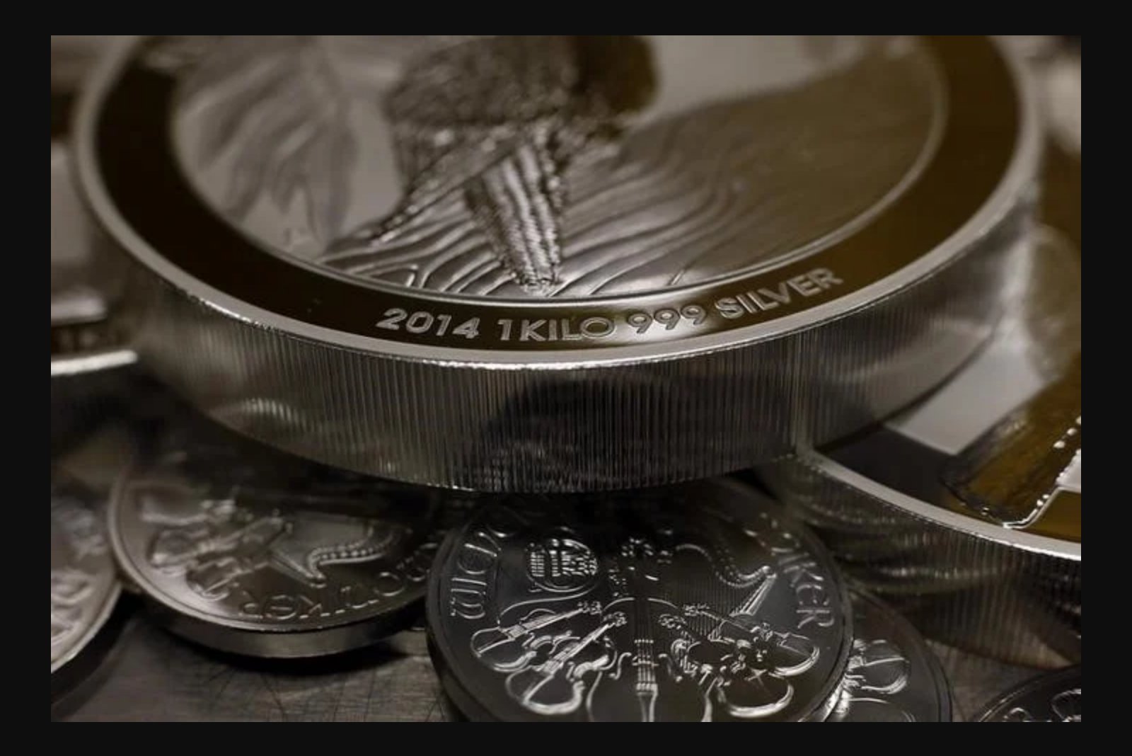 Silver Climbs 3% to $70.19, Tests 50% Fibonacci Resistance After Ichimoku Breakout