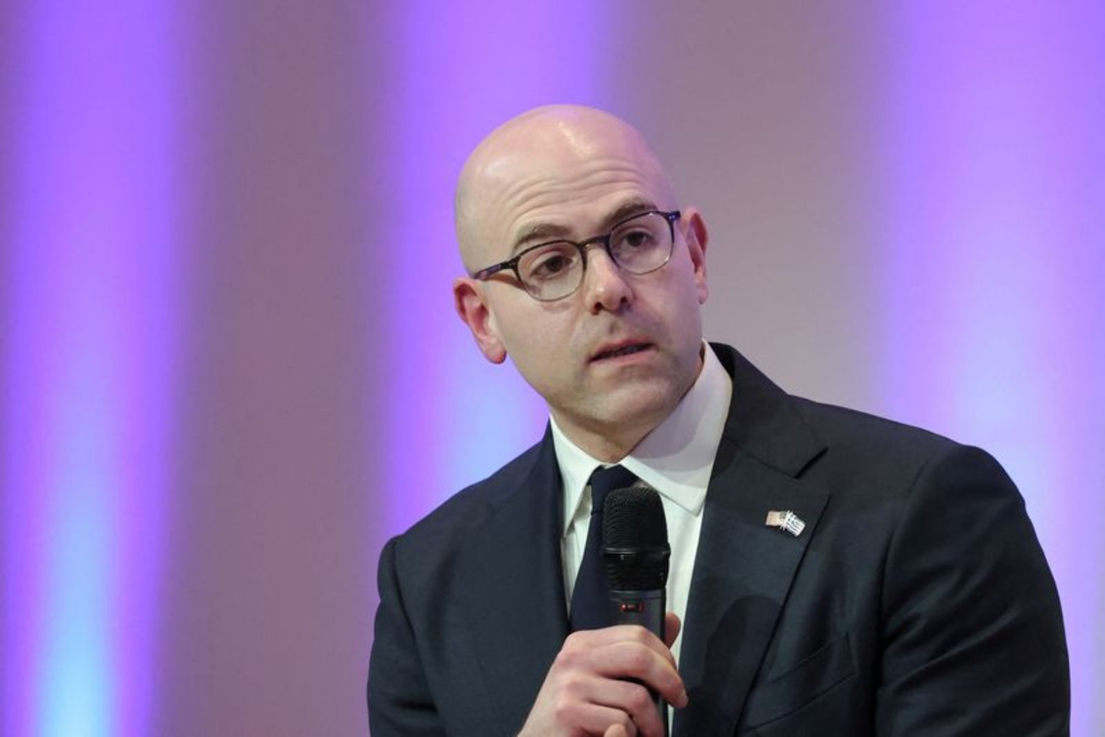 Fed Governor Miran Says Iran Conflict Risks Not a Reason to Halt Planned Rate Cuts