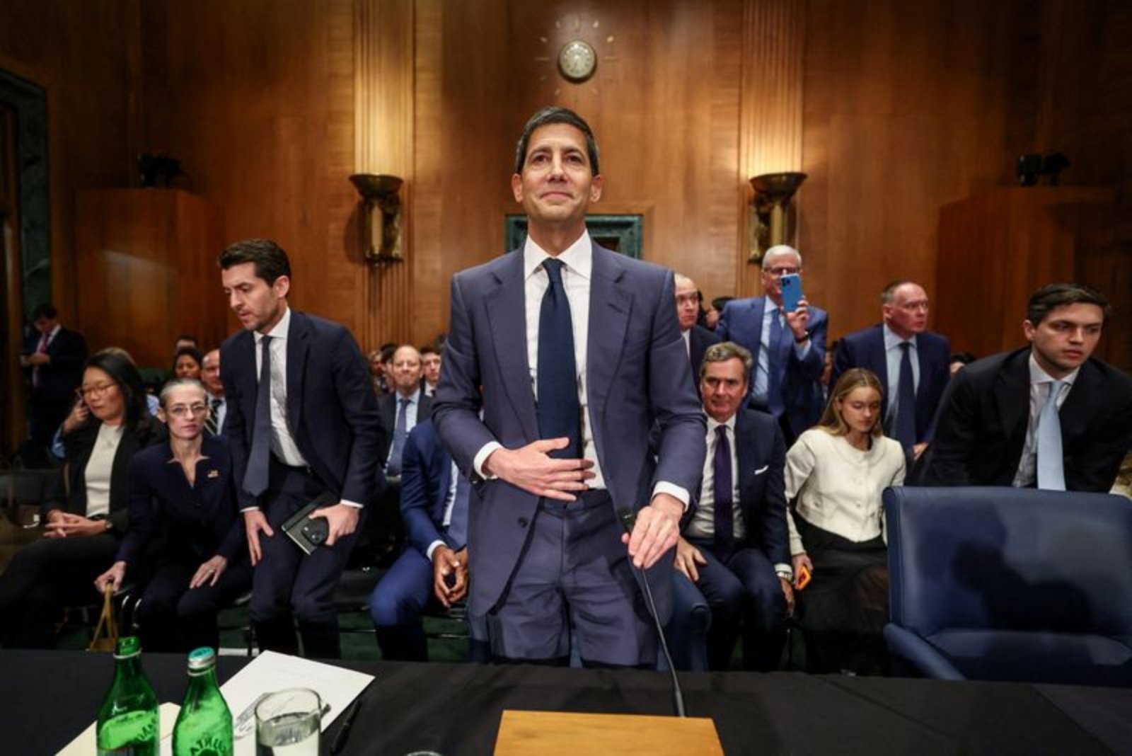 A New Fed Chair Faces a Fractured Bench: Warsh Seeks the 'Good Family Fight' He Asked For