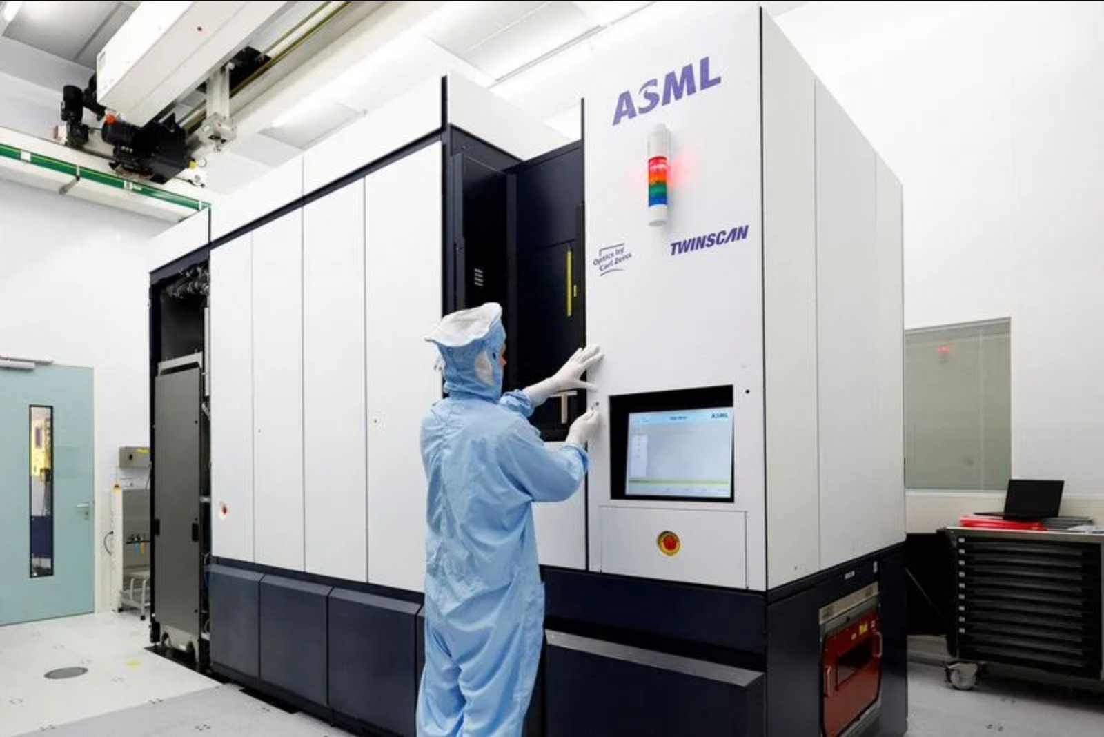 ASML Faces High Bar After AI-Driven Market Shakeup