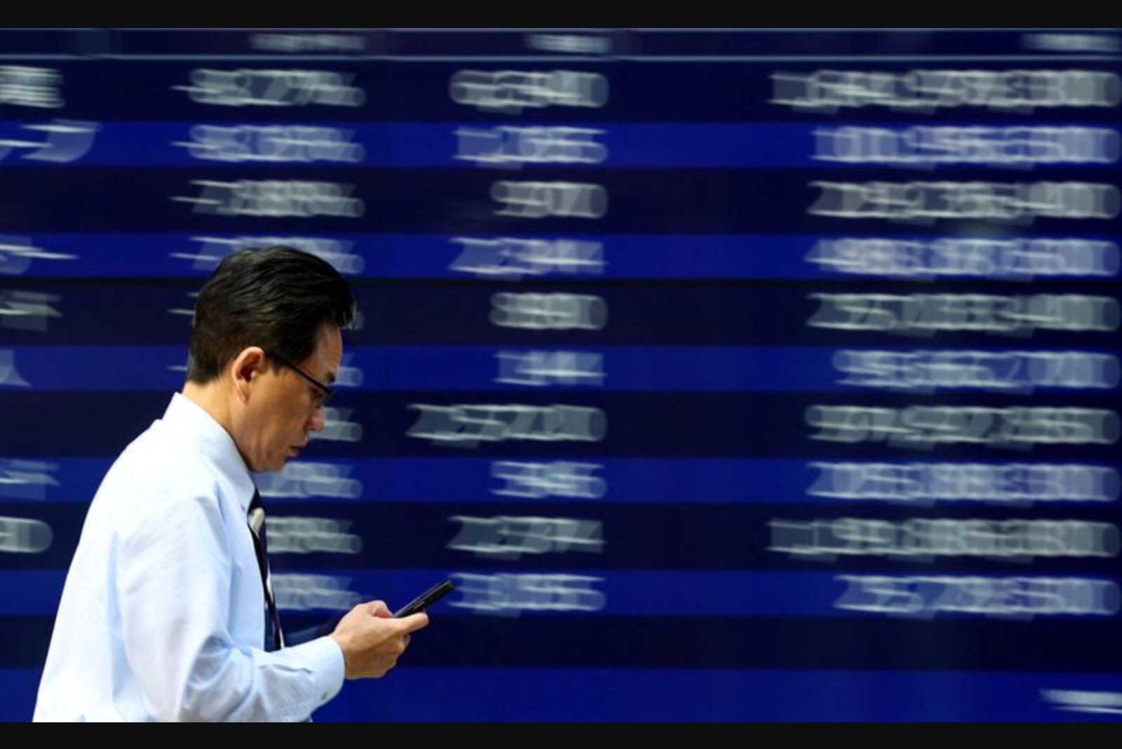 Markets Rise as Earnings Anticipation Counters U.S. Tariff Move on South Korea; Dollar Weakness Lifts Precious Metals