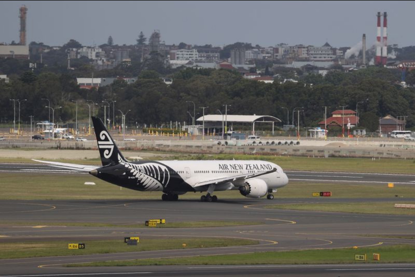 Air New Zealand Flags Largest Annual Pre-Tax Loss in Four Years as Fuel Costs Surge