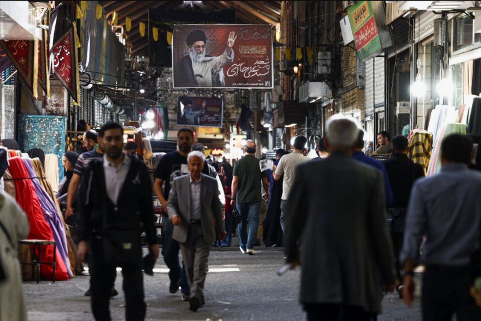 Talks Stalled as Iran Envoy Heads to Russia; Trump Says Tehran Can Call if It Wants to Negotiate