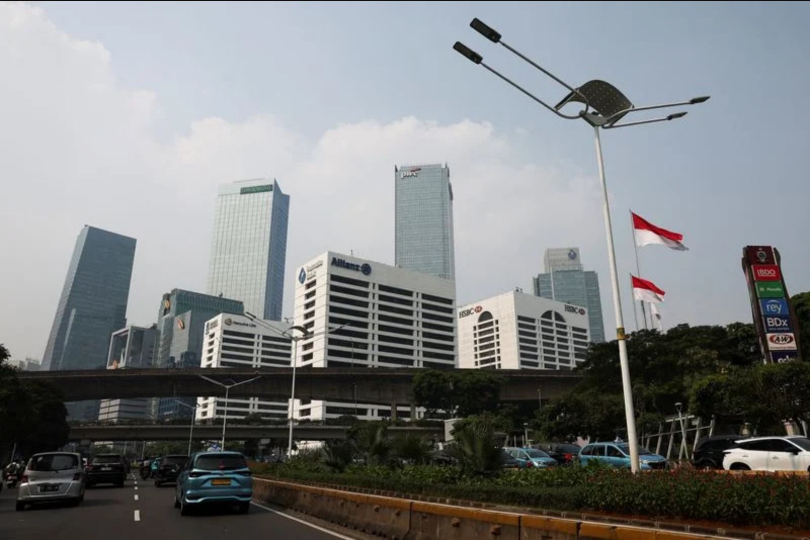World Bank Sees Indonesian Growth Cooling to 5% in 2026 Amid Rising Fiscal Pressures