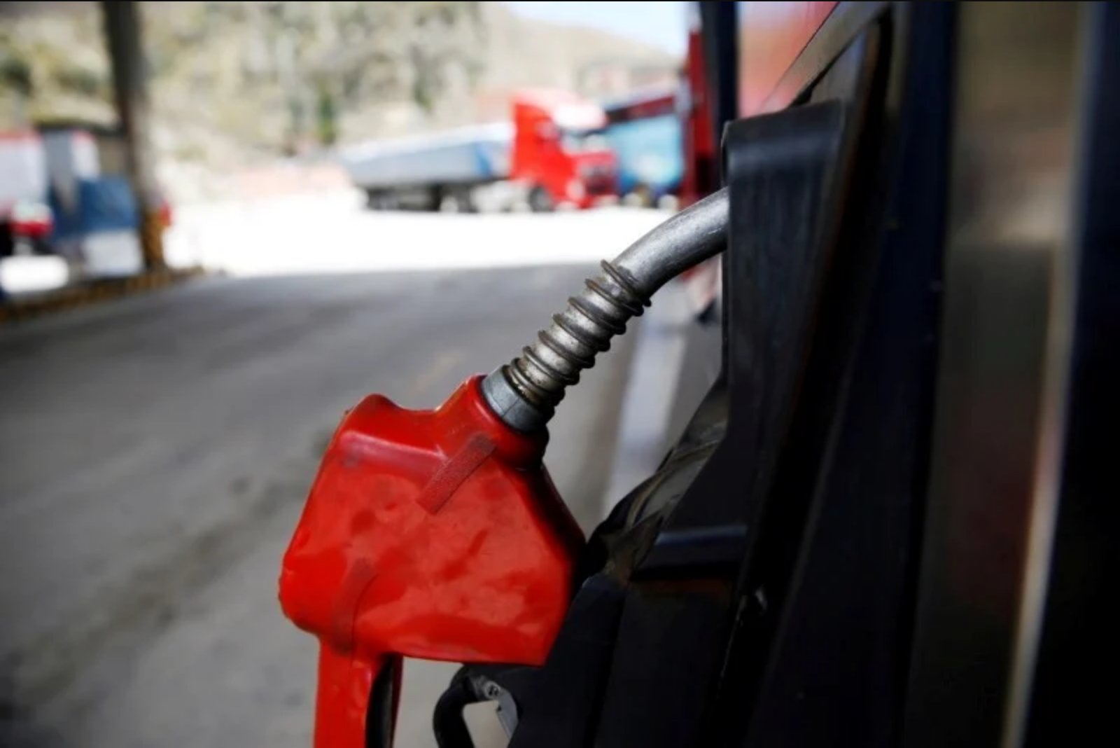 EIA Boosts Global Oil Output Forecast After Strait of Hormuz Reopens
