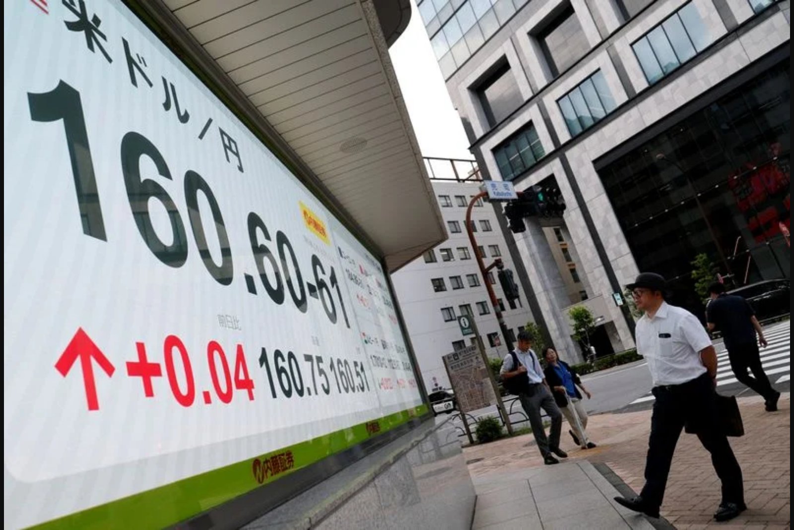 Yen Approaches Four-Decade Low as BOJ Rate Hike Fails to Halt Slump
