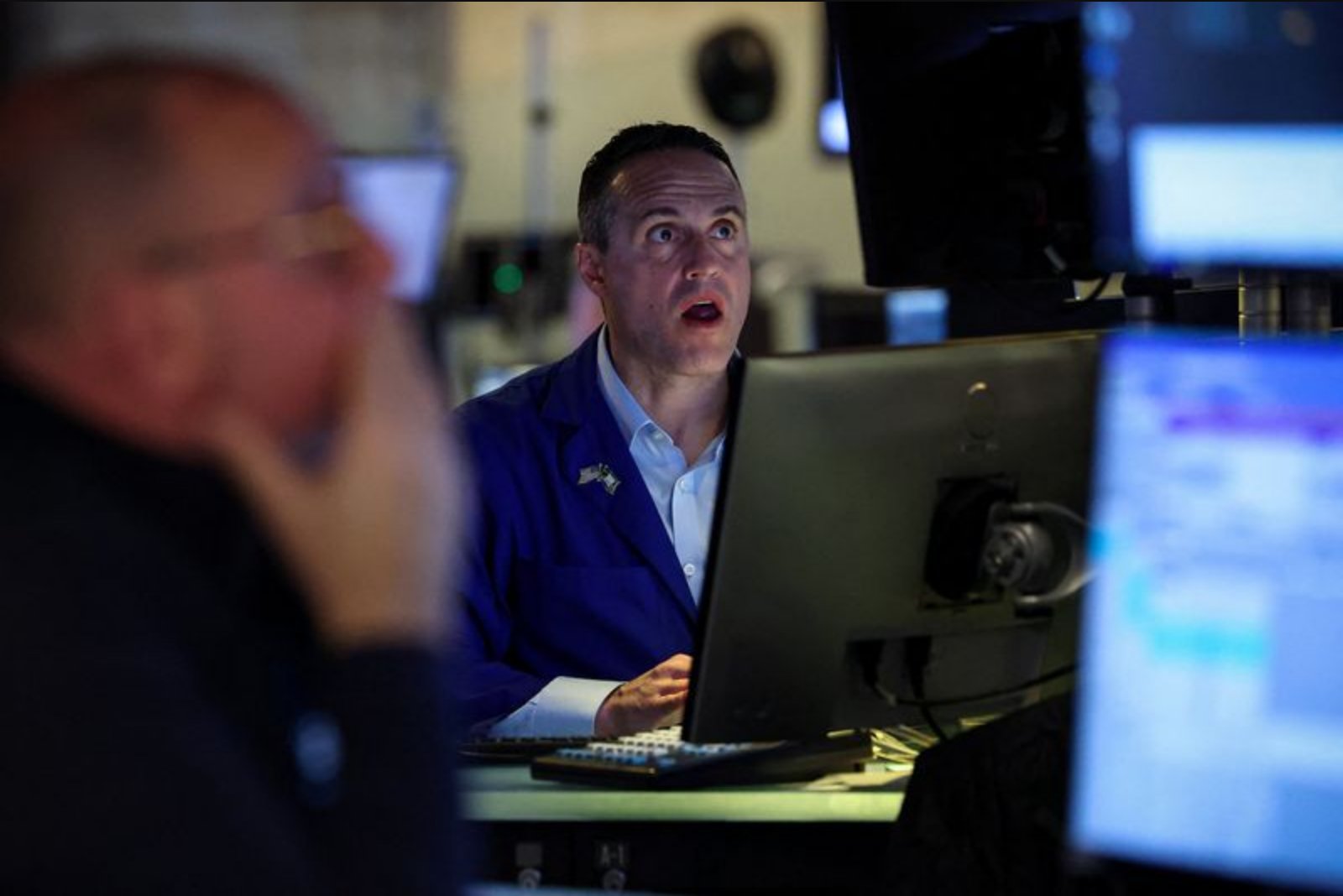 Risk Appetite Returns: S&P 500 and Nasdaq Scale Fresh Peaks as War Concerns Recede