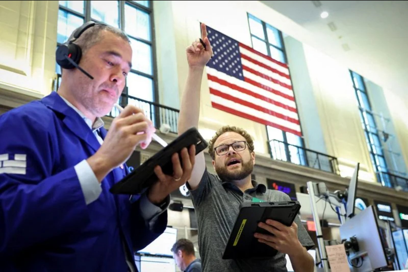 AI-Driven Rally Propels Major Indices to New Heights Amid Geopolitical Shifts