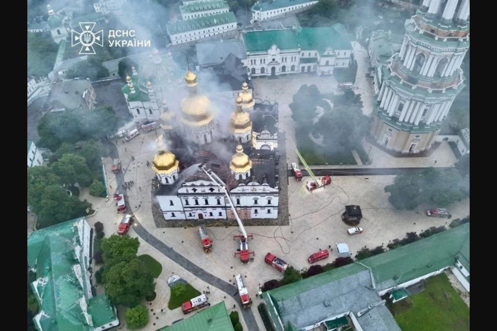 Kyiv’s Dormition Cathedral Damaged in Strike; Authorities Assess Extent of Losses
