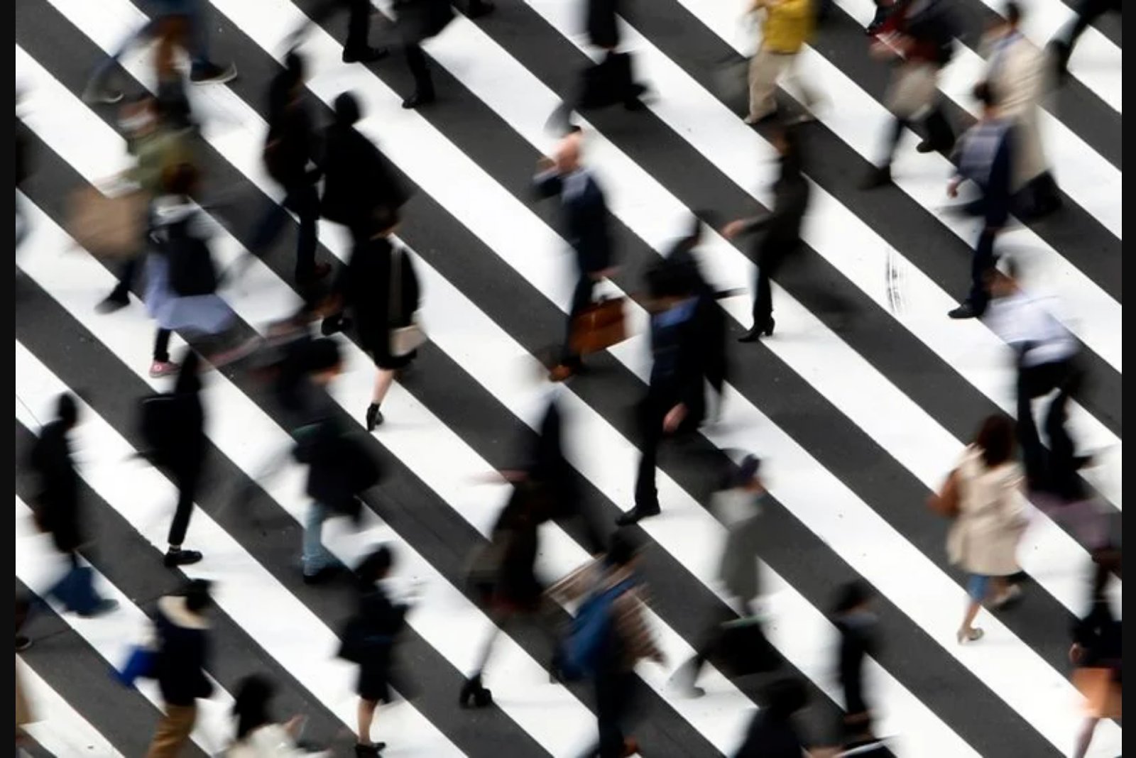 Japan Real Wages Extend Gains to Fifth Month Amid Inflationary Pressures