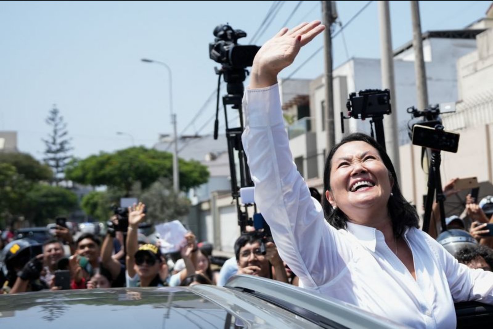 Keiko Fujimori Holds Narrow Lead as Peru Extends Voting After Logistical Delays