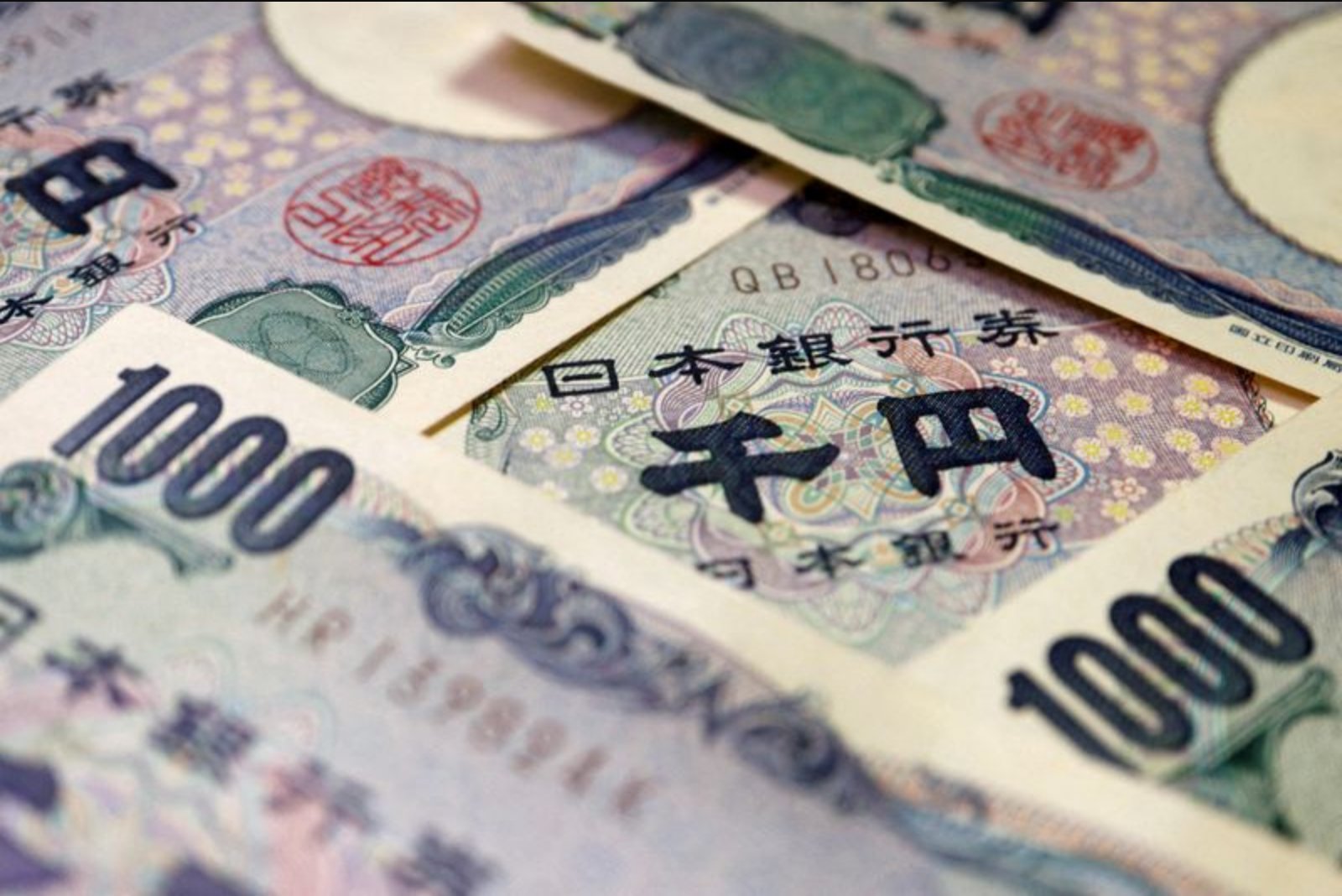 Yen Climbs, Set for Strongest Weekly Gain in Nearly 15 Months