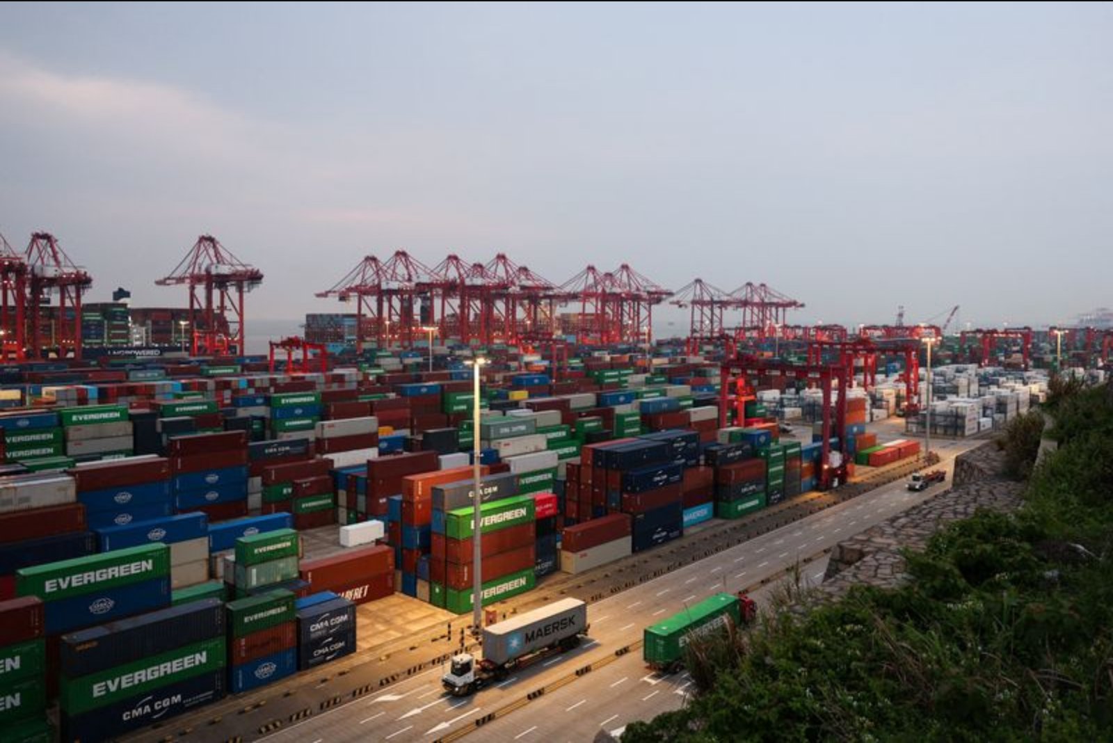Trump Visits Beijing Seeking Economic Gains, Trade Truce and Iran Peace Push