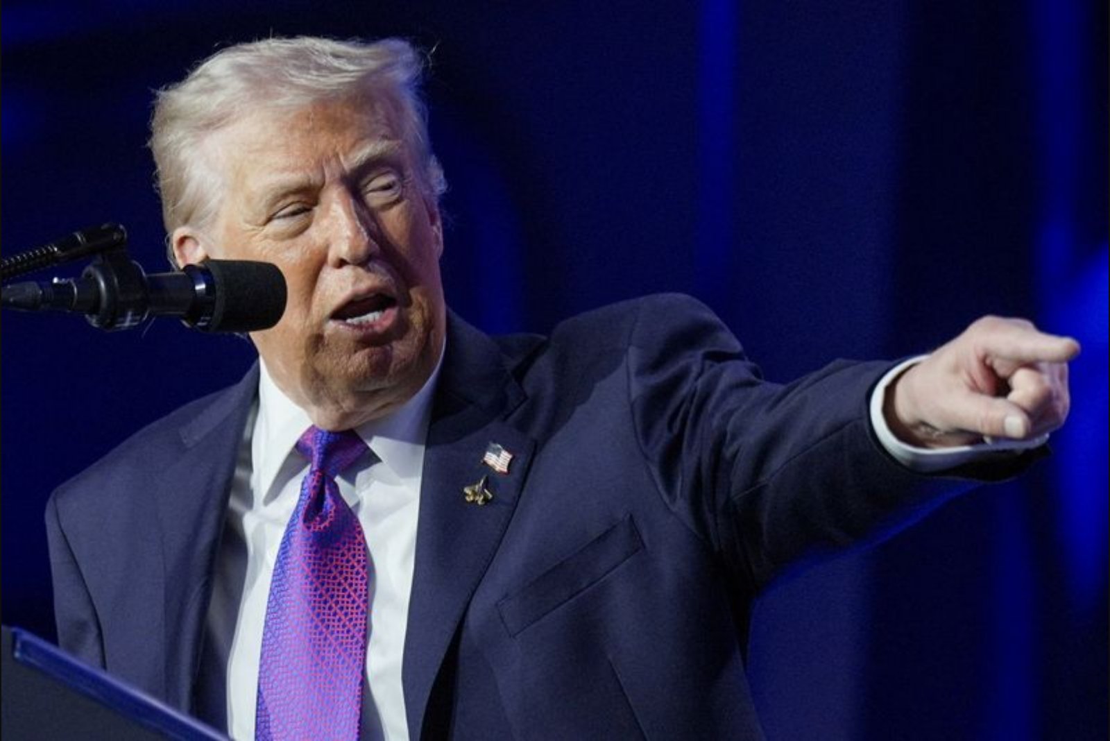 Trump Proposed Lifting Tunnel Funding Freeze in Return for Renaming Major Transportation Hubs, Source Says