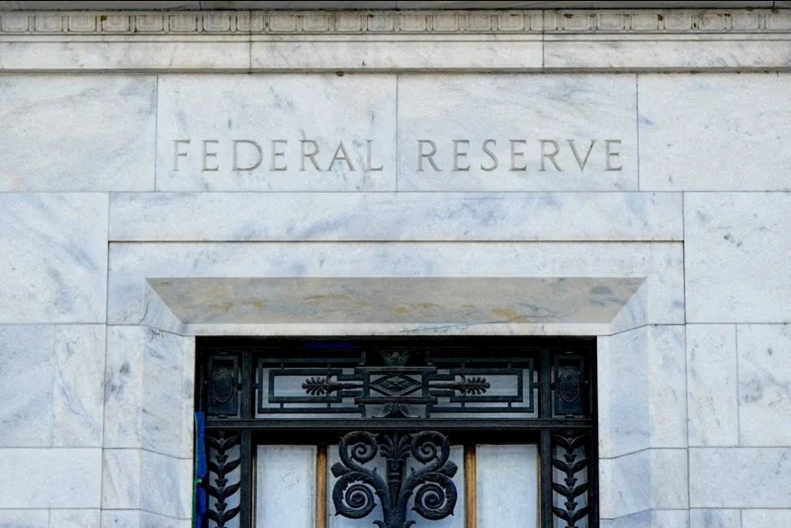 UBS Delays Forecasted Fed Rate Cuts, Sees Hawkish Tone at June Meeting