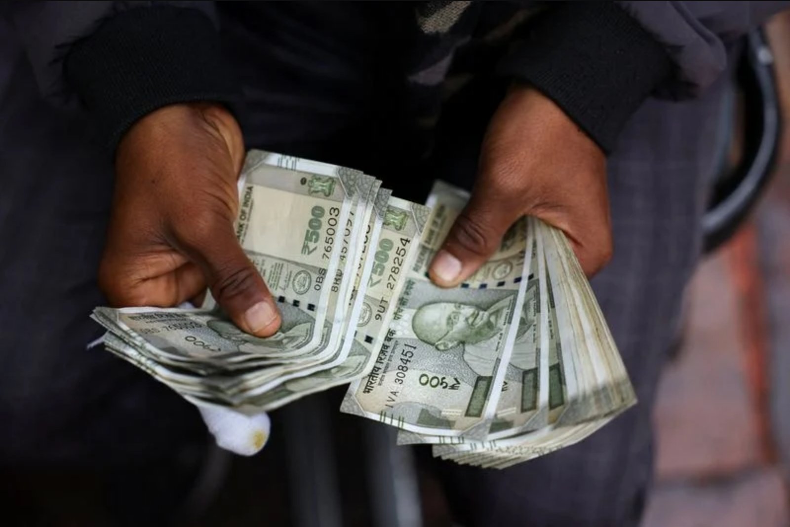 BlackRock Warns Oil and FX Risks Could Curb Foreign Demand for Indian Bonds