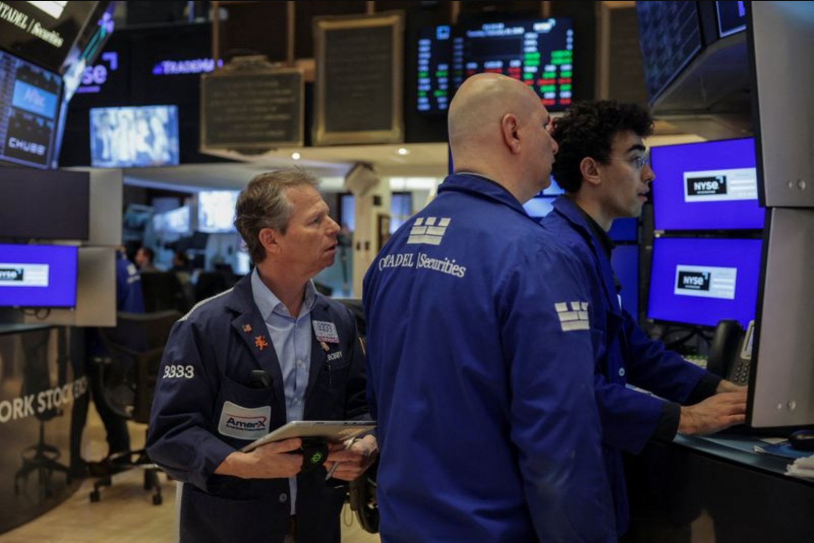 U.S. Futures Tepid After Nvidia Beats Estimates; Salesforce Forecast Dampens Mood