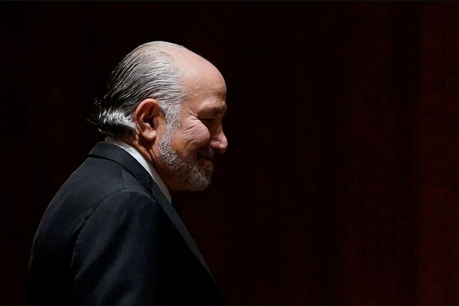 Commerce Secretary Denies Close Ties to Epstein as Calls to Resign Mount