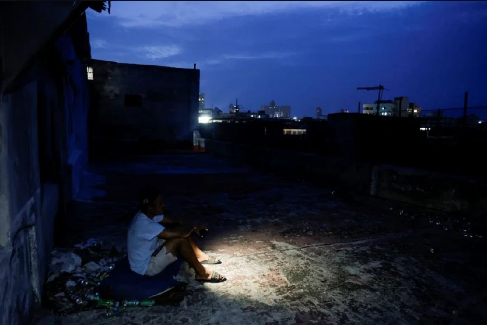 Lives Unlit: Inside a Havana Tenement During a Widespread Grid Collapse