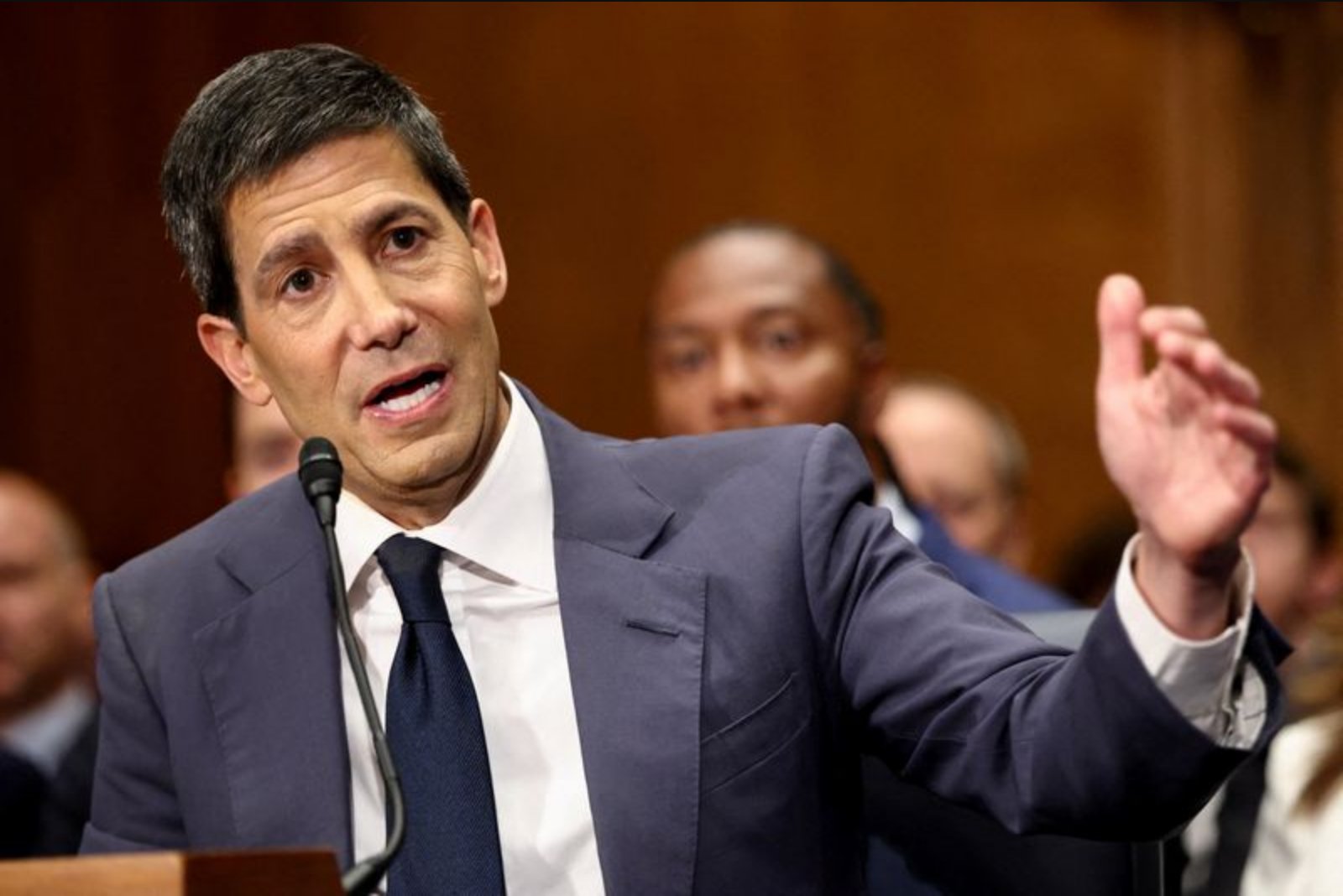 Warsh Takes the Helm at the Fed as Inflation and AI-Driven Disruption Complicate Policy