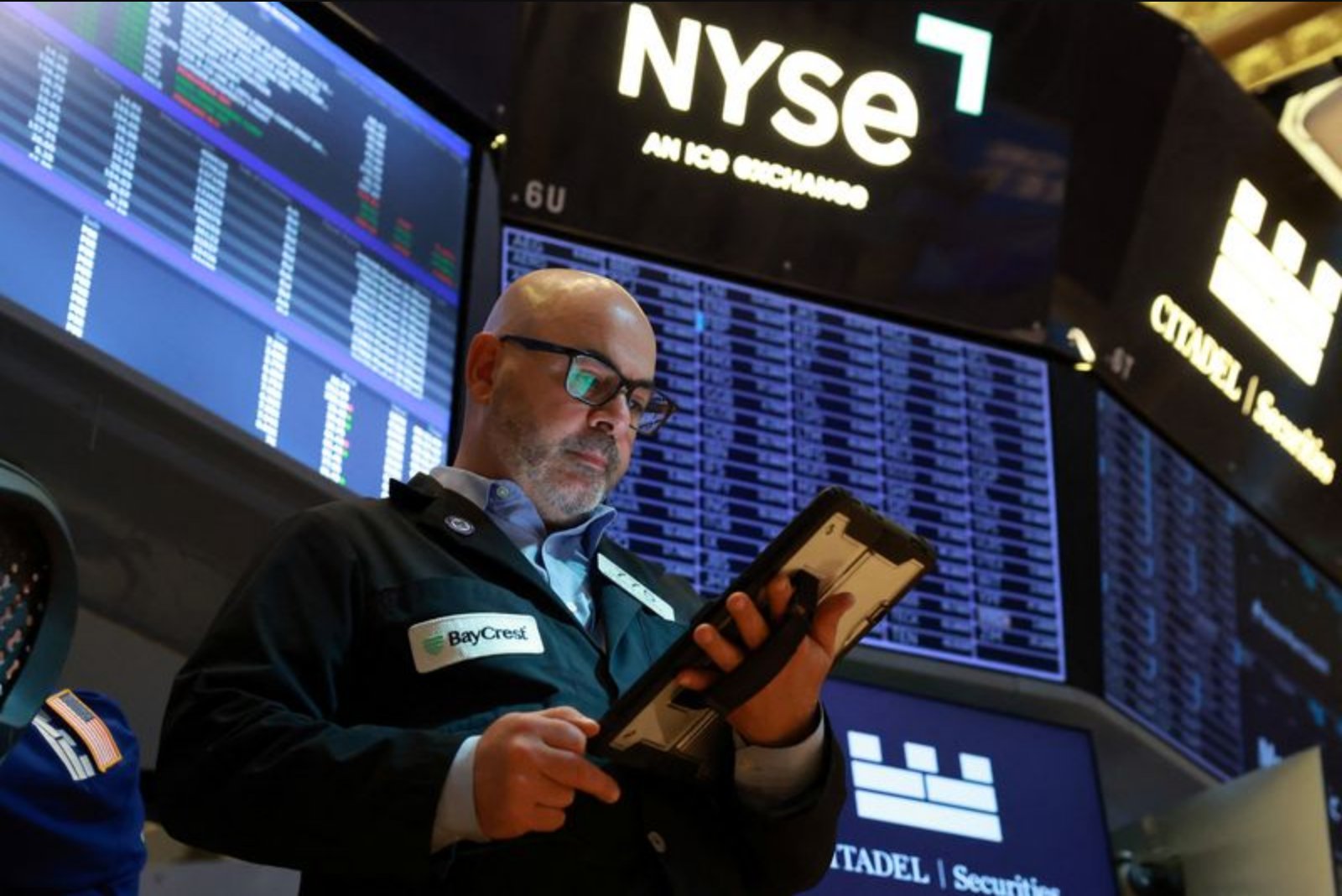 S&P 500 Closes at Record as AI Demand Boosts Semiconductors; Micron Reaches $1 Trillion Market Value