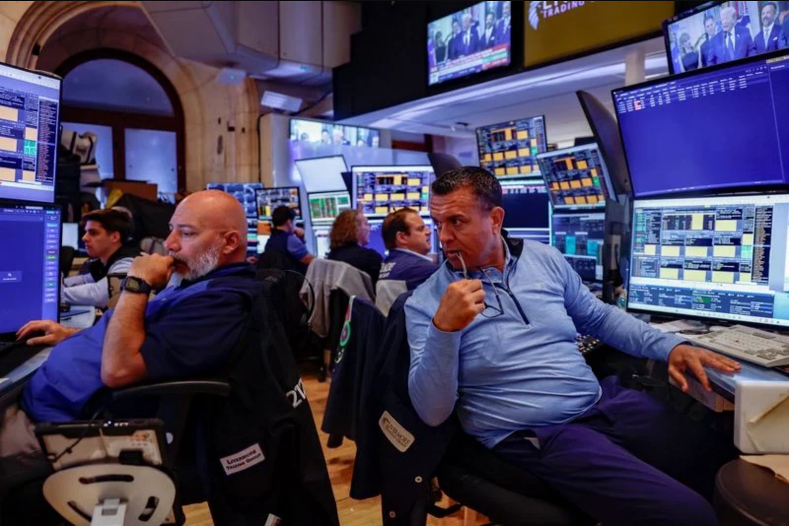 Wall Street Closes Higher as Semiconductor Rally Offsets Oil Decline