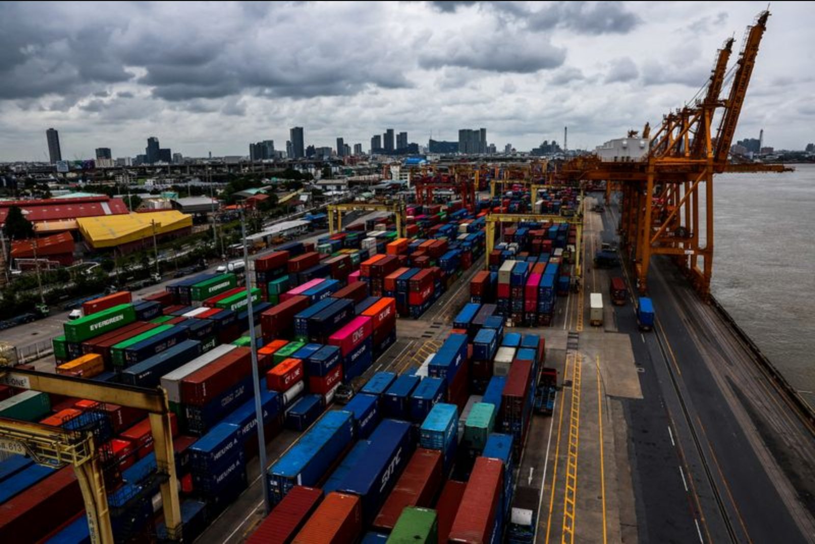 Thai Exports Rise 9.9% in February, Falling Short of Forecasts