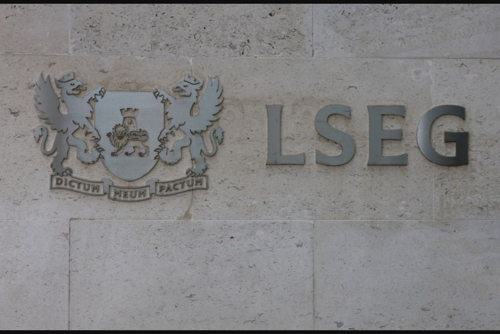 UK Equities Retreat as Hopes for Swift Middle East De-escalation Fade