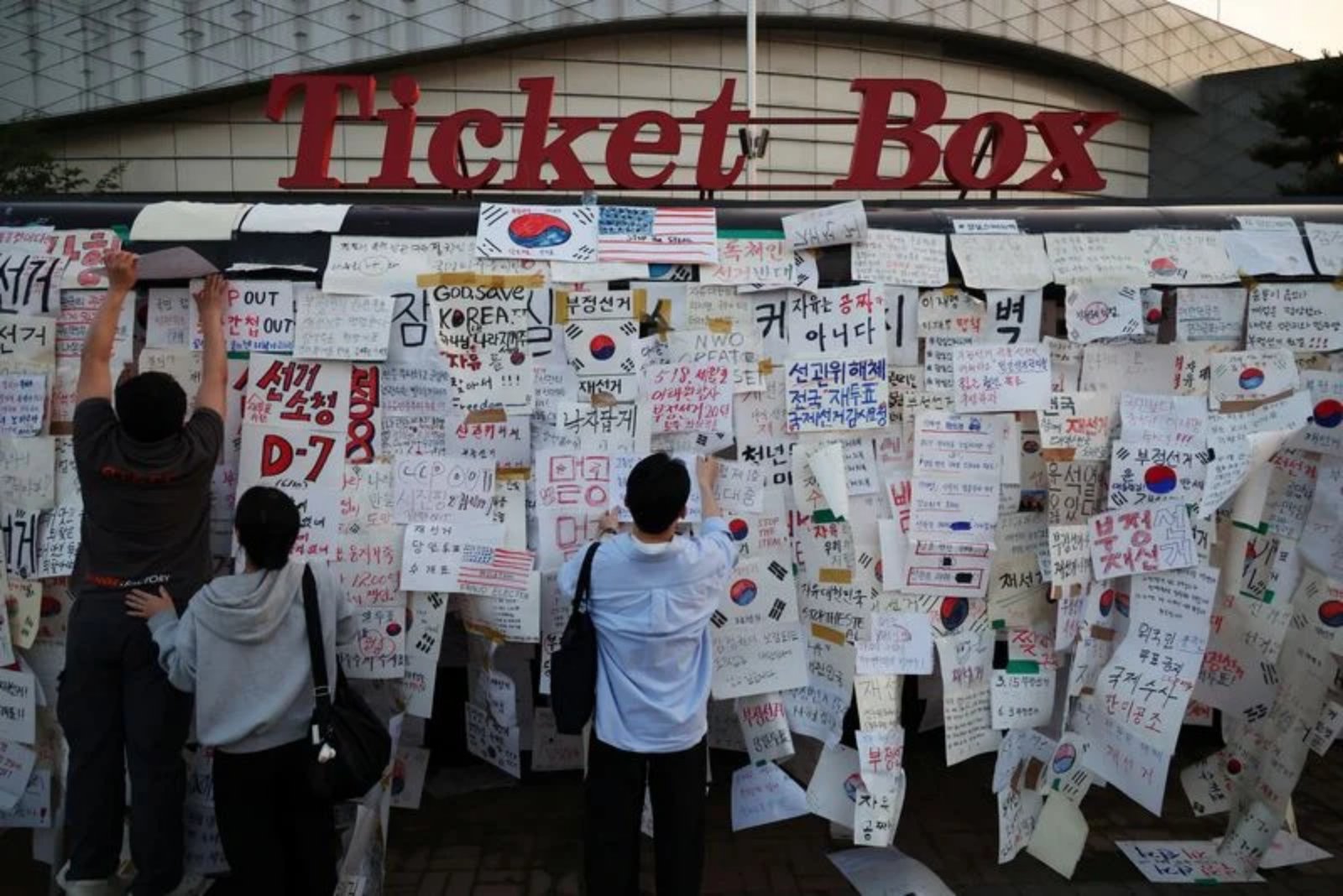 Ballot Shortages in South Korea Spark Mass Protests and Calls for Election Rerun