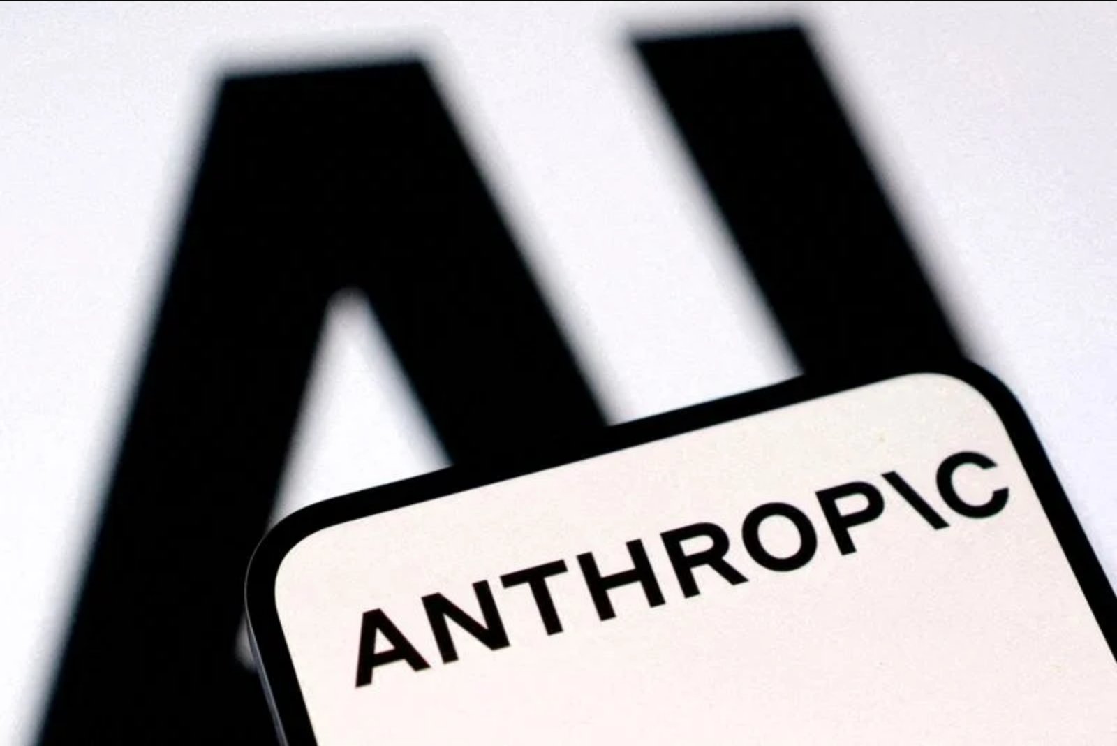 U.S.-Anthropic Tensions Soften as AI Firm Nears Public Listing