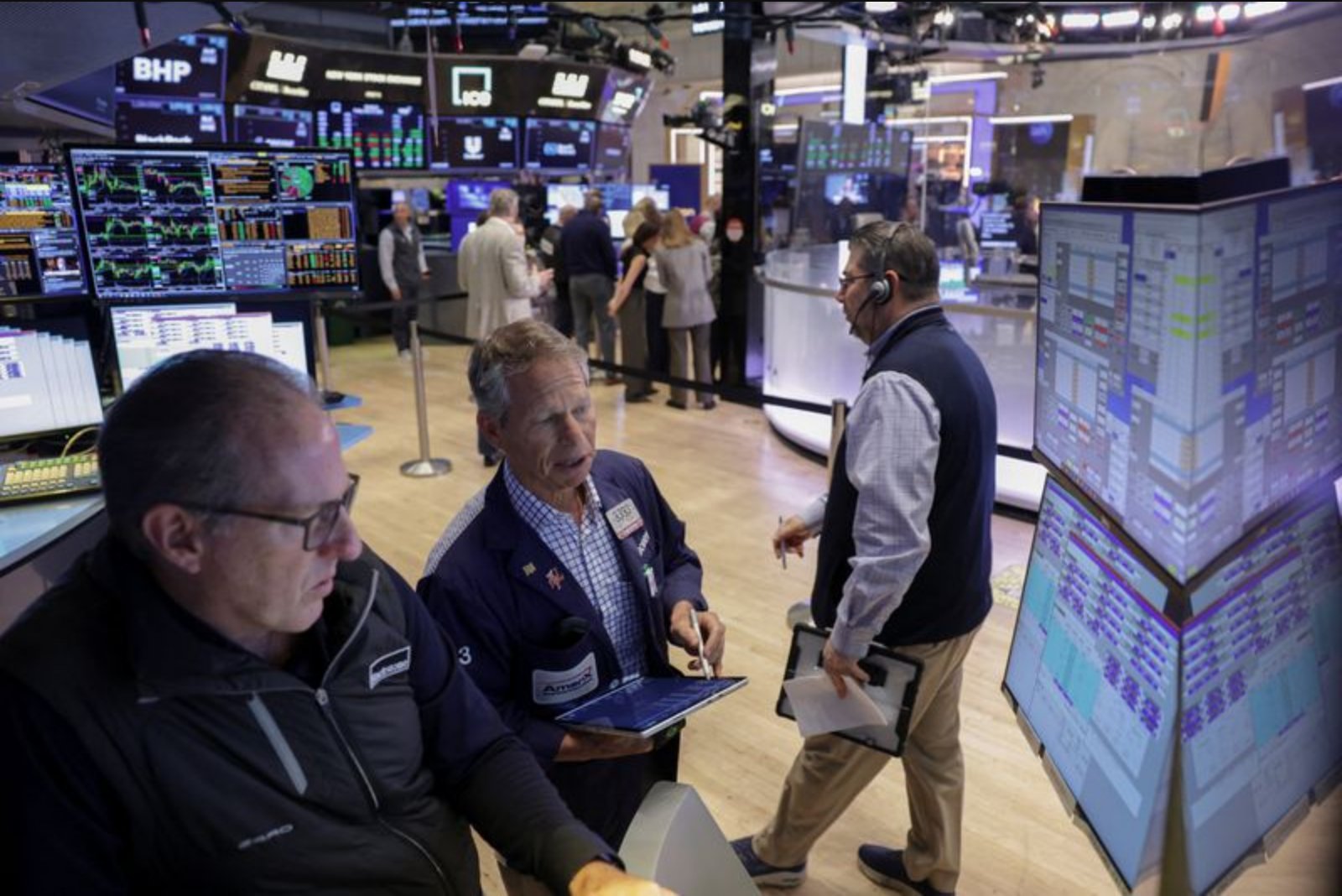 Investors Pause Eight-Week Equity Buying Spree as Long-Term Yields Spike