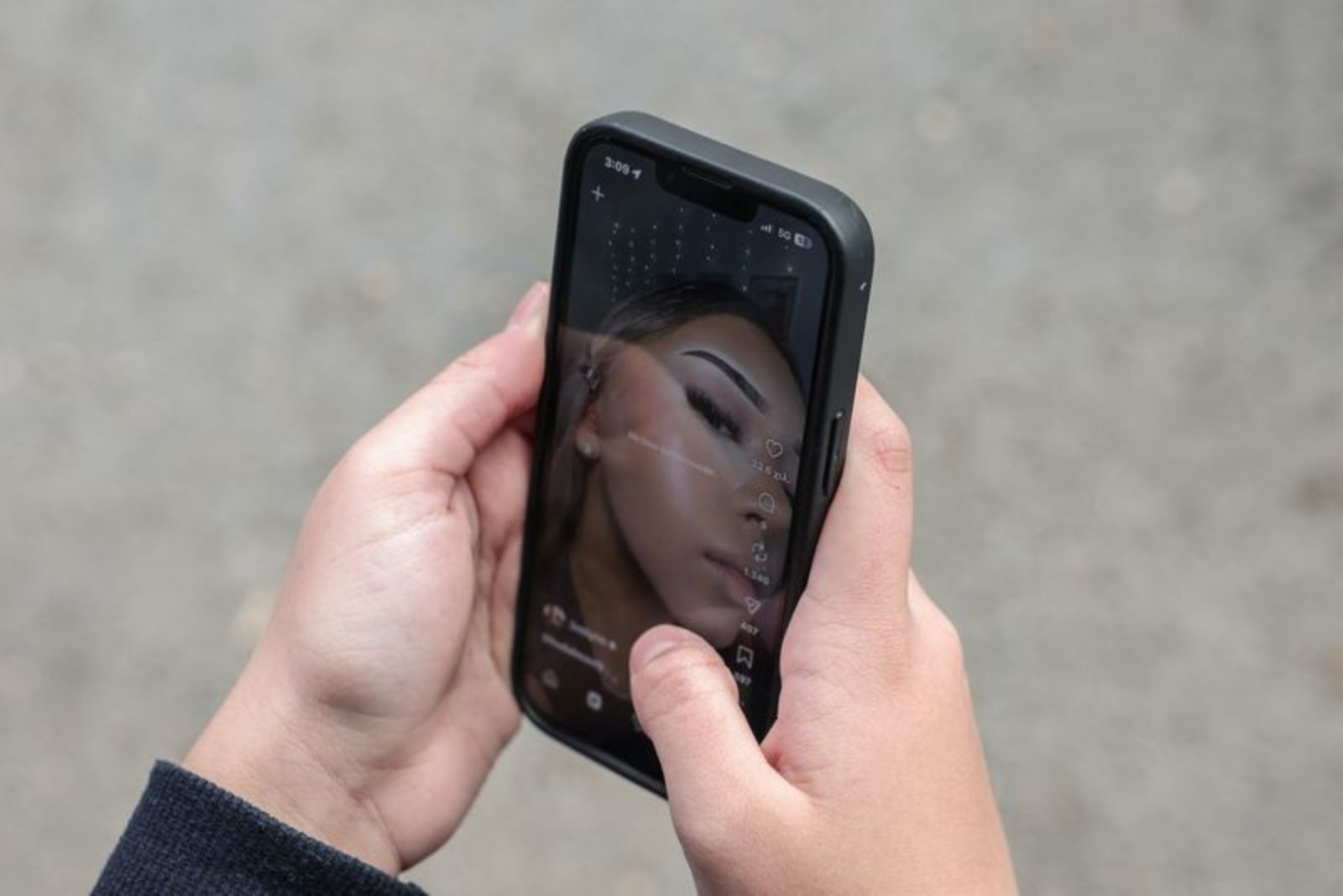 Greece to Bar Social Media for Under-15s from 2027, Seeks EU-Wide Rules