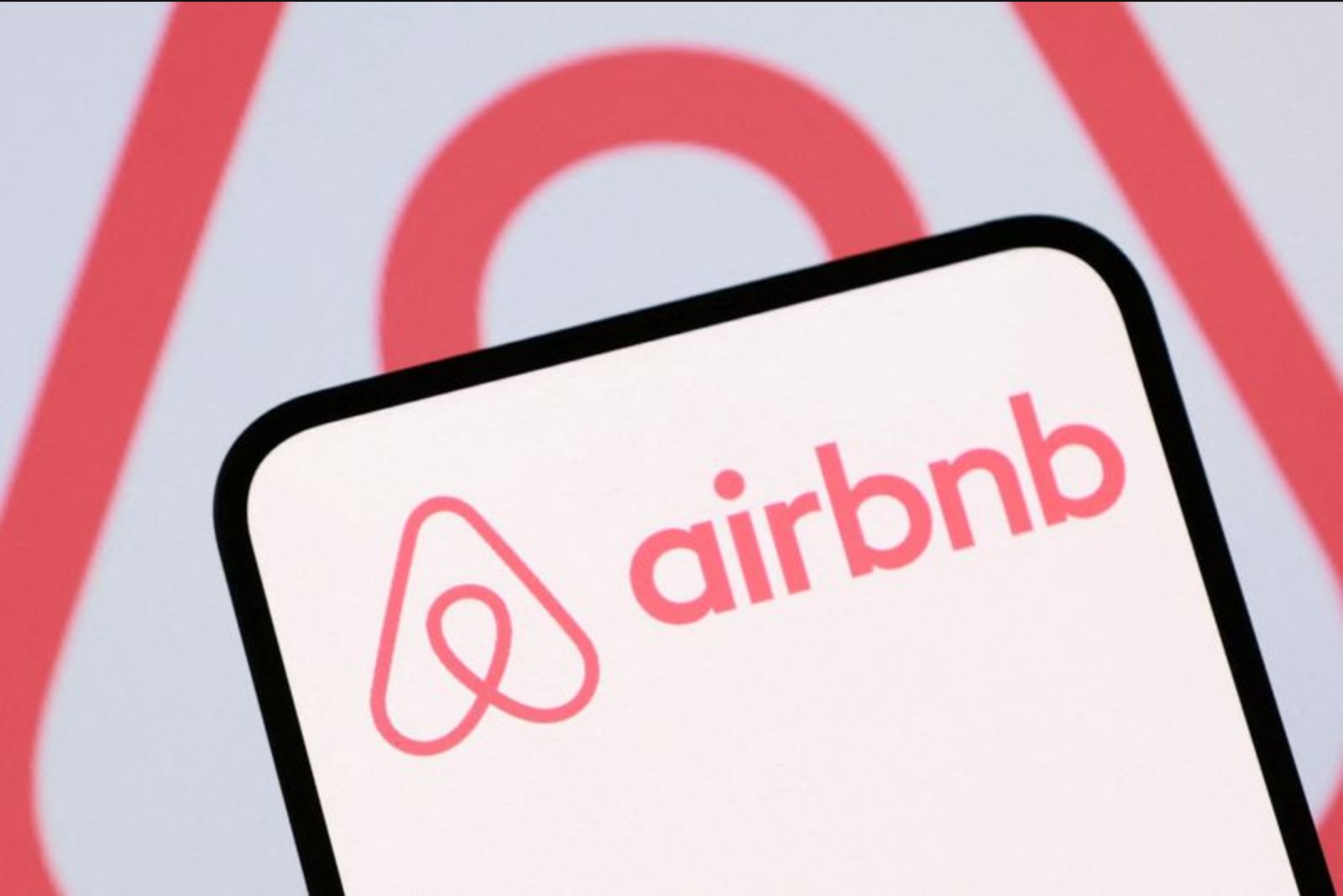 Airbnb Says Middle East Conflict Is Slowing Q2 Nights Booked, But Raises 2026 Revenue Outlook