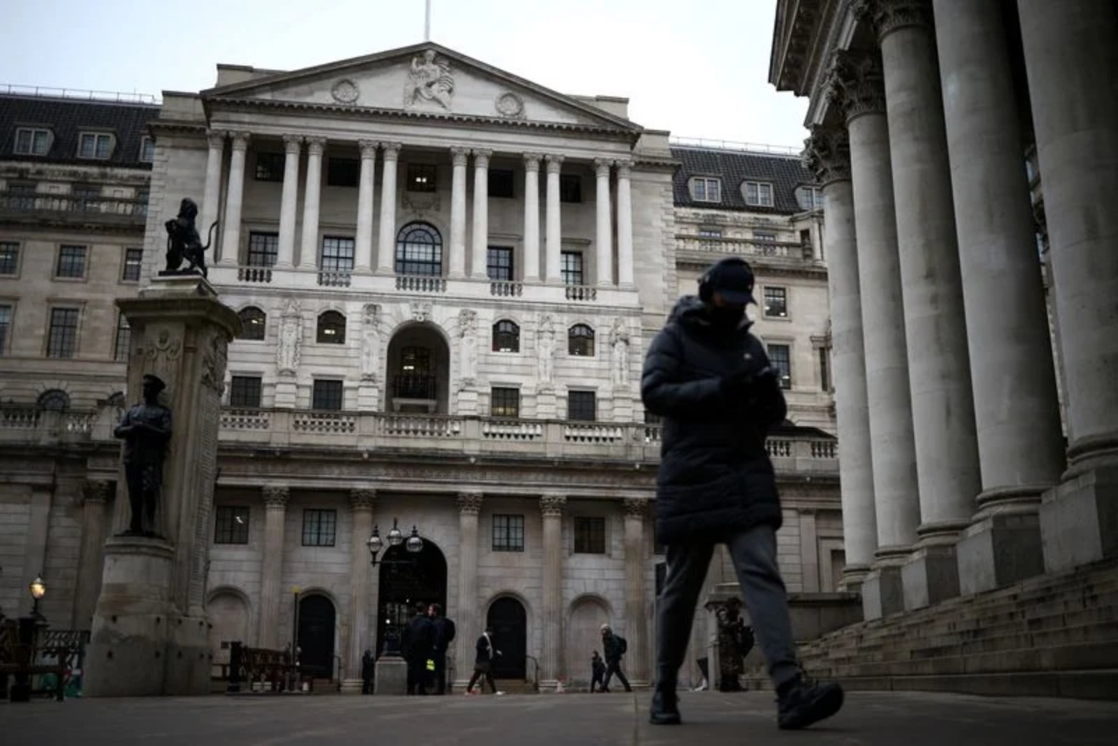 Bank of England Maintains Bank Rate at 3.75% After 7-2 Vote