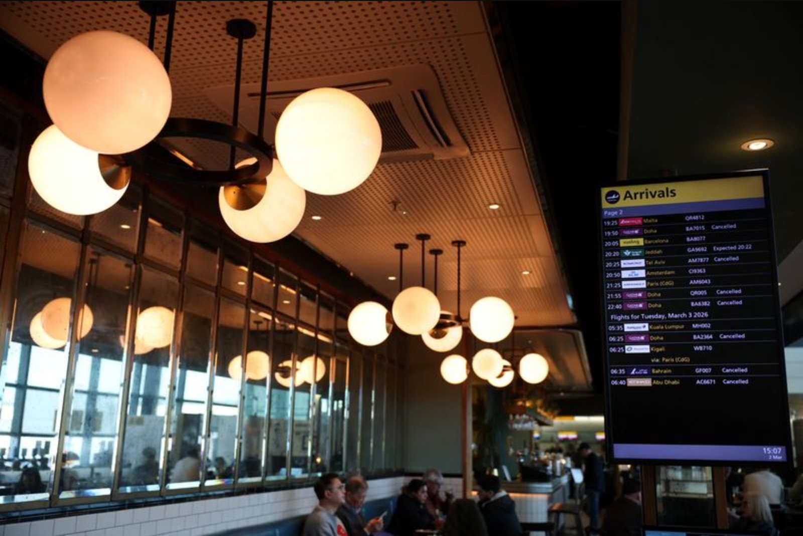 Widespread Flight Cancellations Persist as Middle East Air Hubs Close Amid Conflict