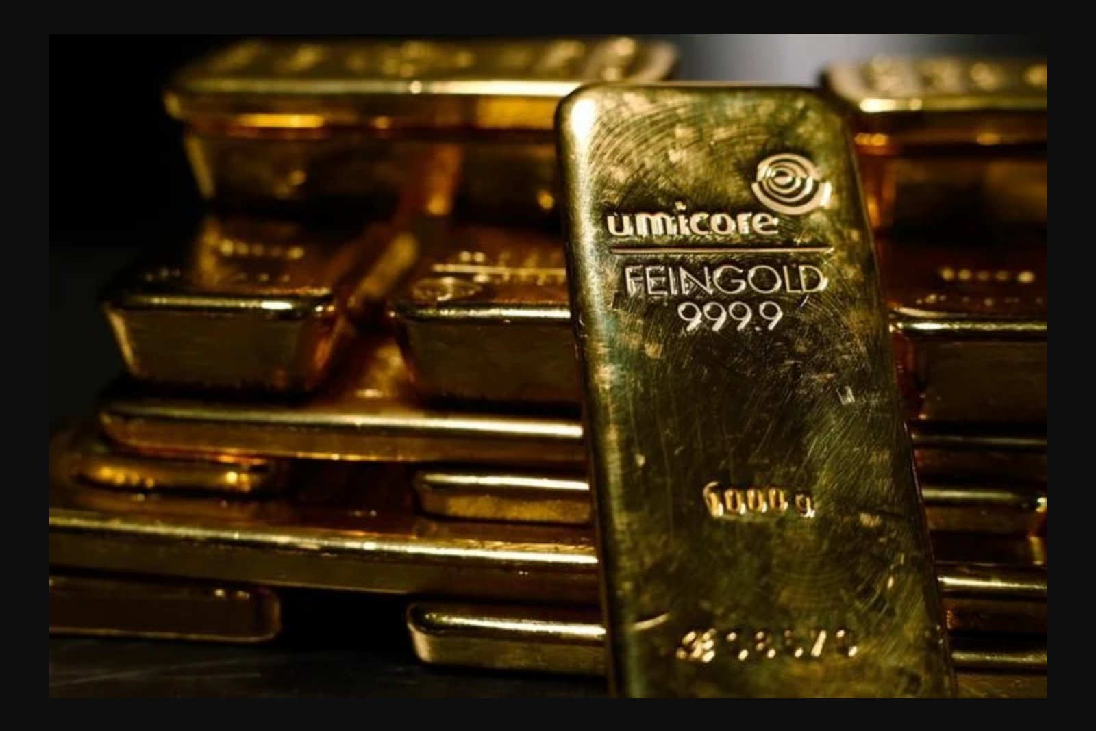 Gold Holds Ground After Softer U.S. Payrolls; Weekly Gain in Sight