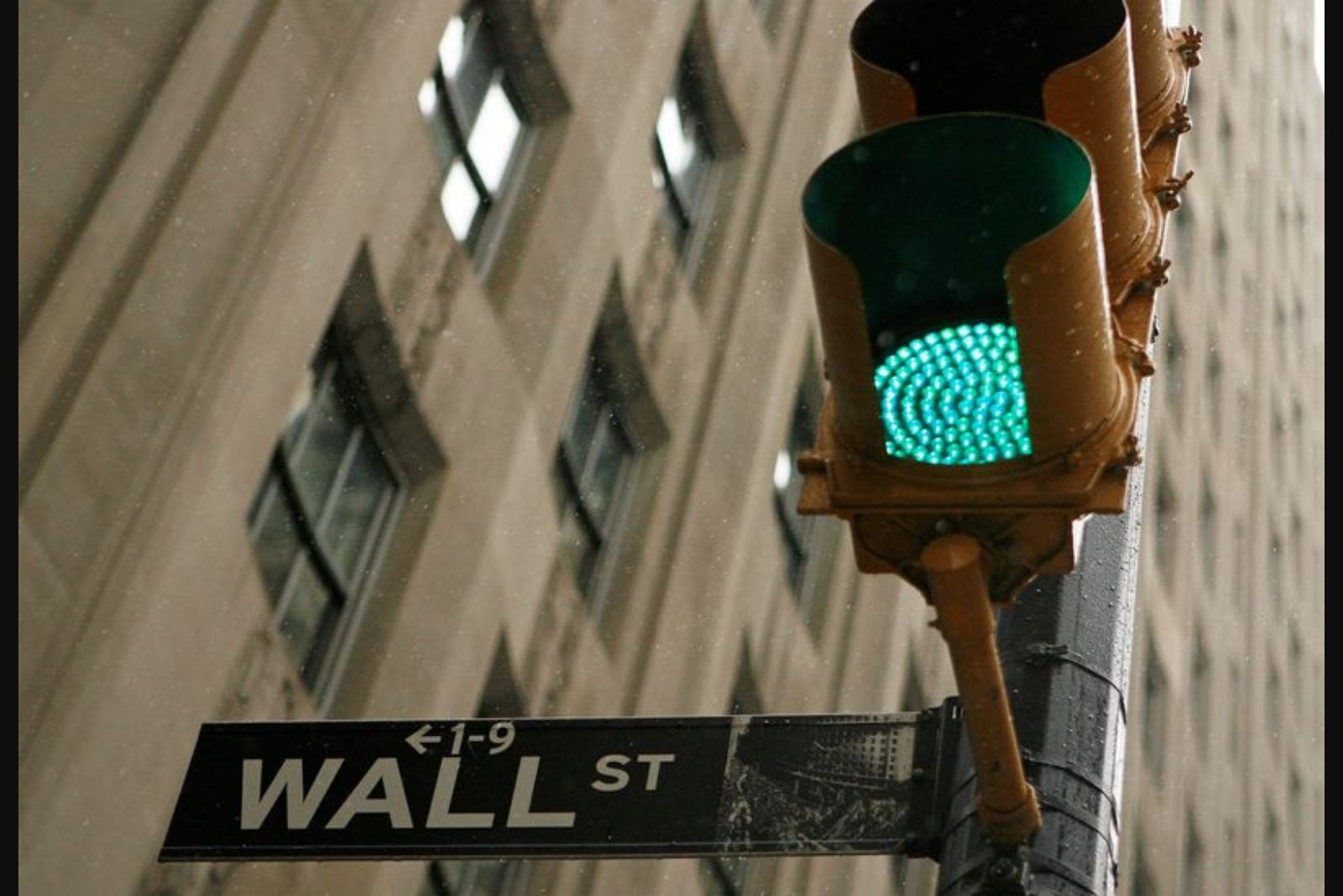 Wealthy Investors Pull Back from Private Credit as New Flows Slide 45% in Q1, RA Stanger Data Shows