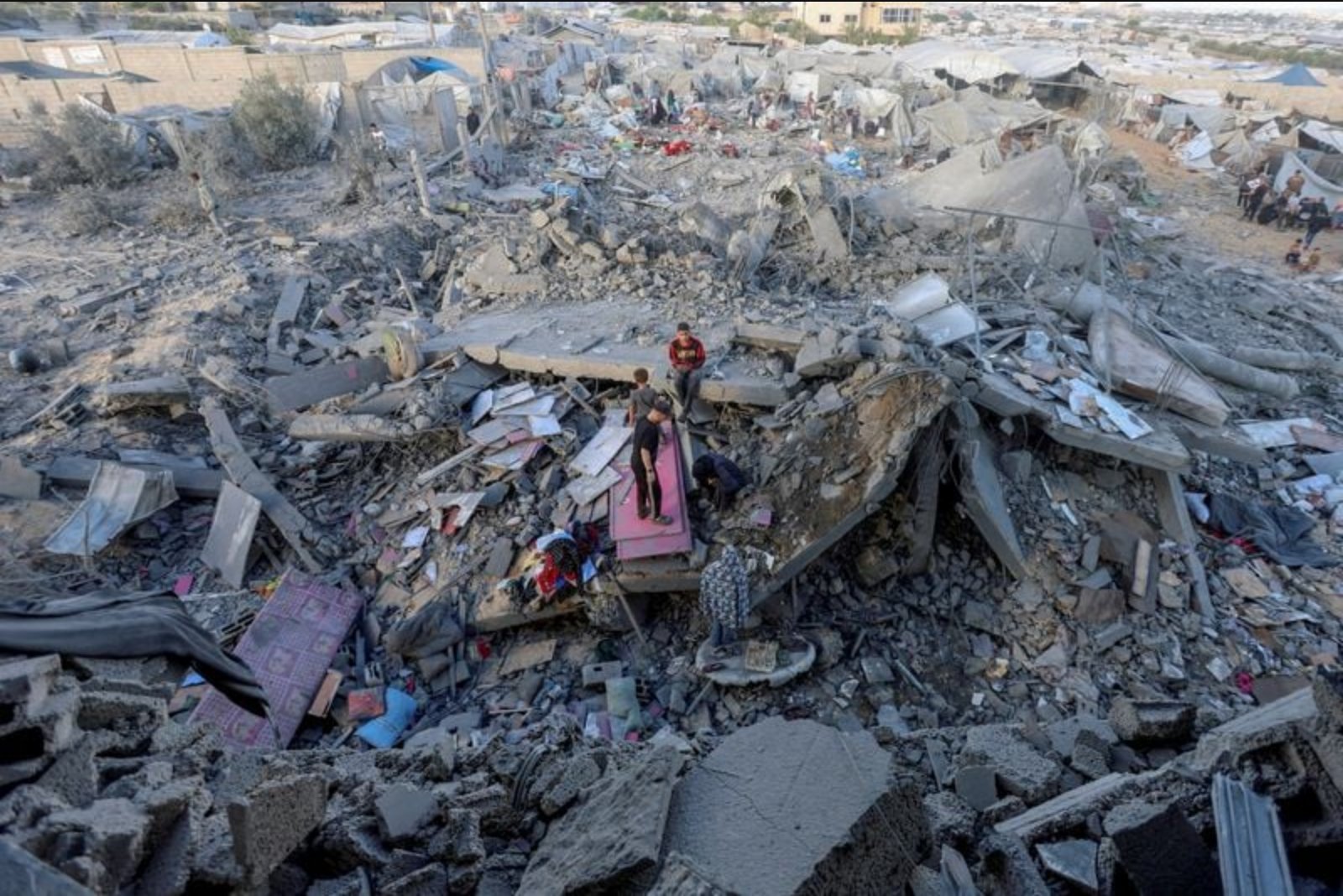 Fighting Continues as Israeli Forces Broaden Control and Four Palestinians Die, Locals Say