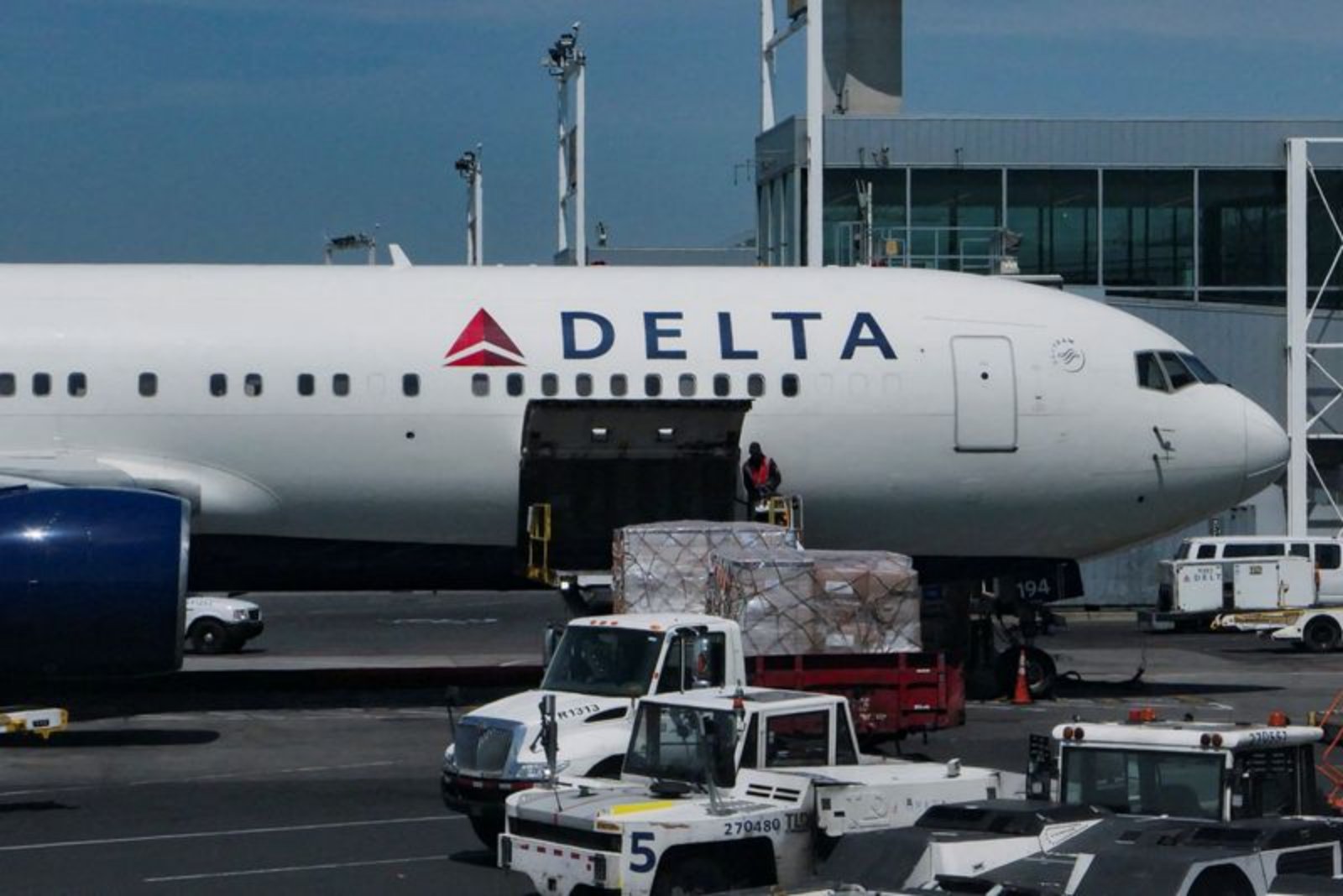 Delta Air Lines Scales Back Sustainable Aviation Fuel Target and Softens 2050 Net-Zero Commitment