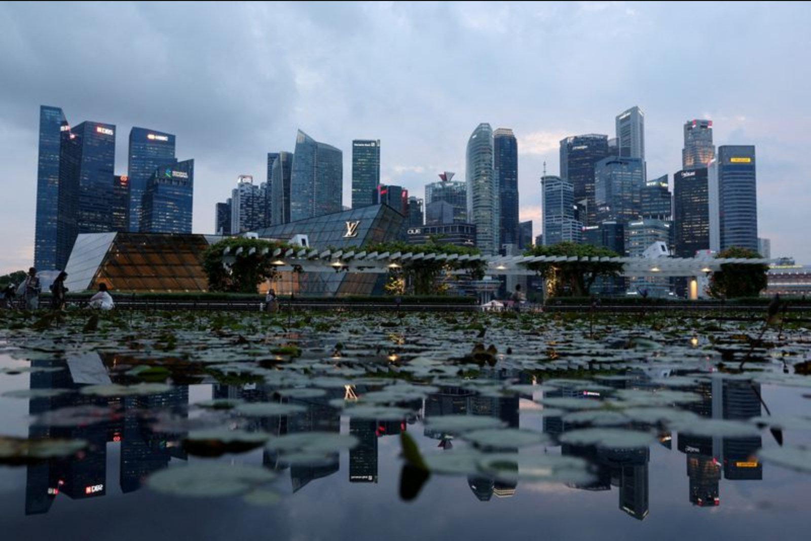 Singapore Q1 GDP Outperforms Expectations Amid Heightened Geopolitical Risks