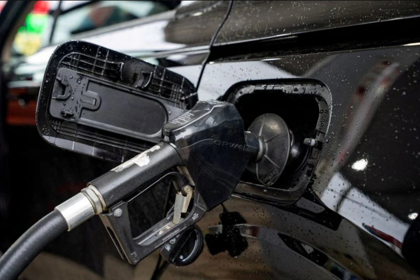 Holiday Travel Intact as U.S. Drivers Face High Pump Prices