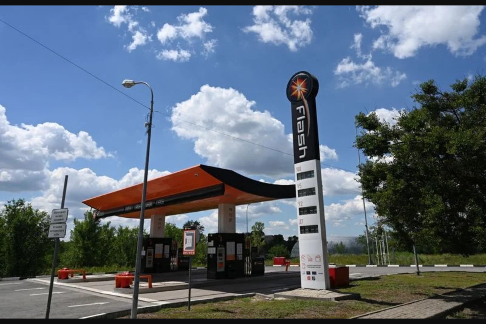 Fuel Shortages Drive Russian Drivers Toward Electric Vehicles