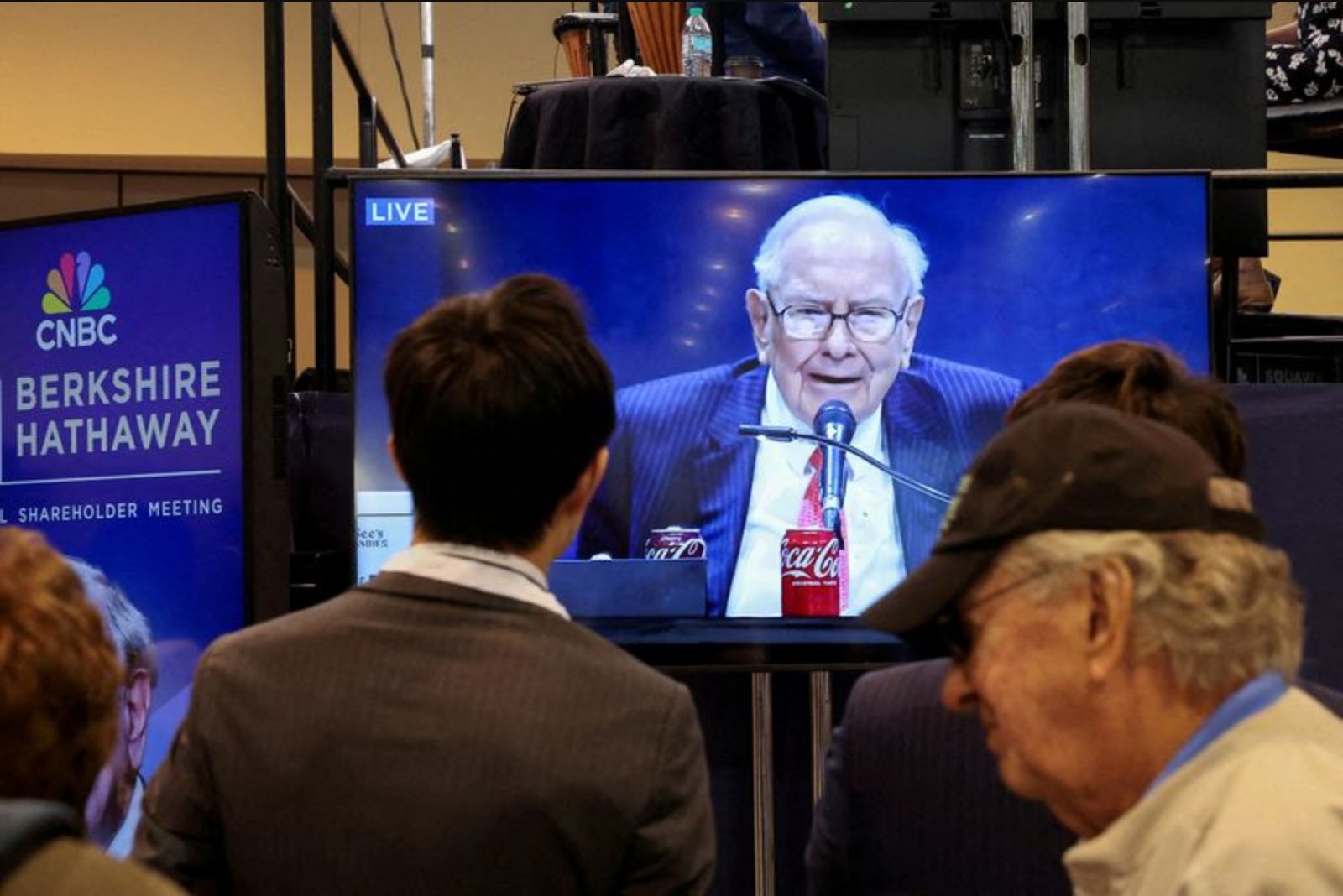 Buffett Steps Back, Greg Abel Takes Center Stage at Berkshire’s Annual Meeting