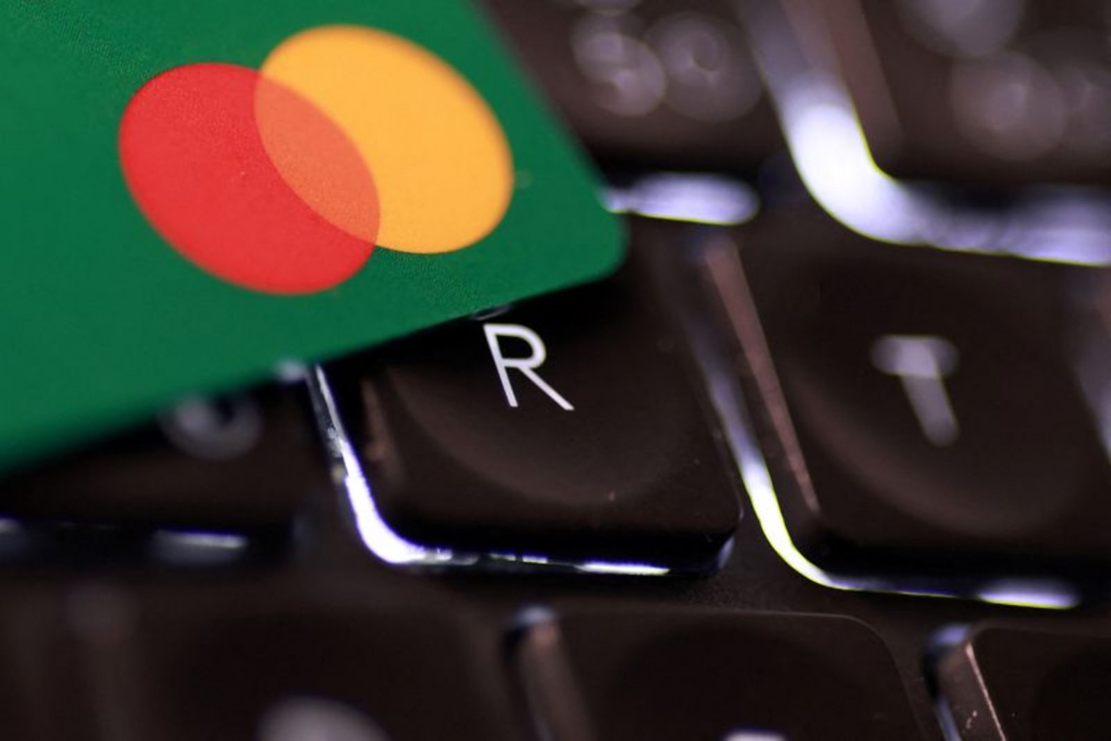 Mastercard posts stronger-than-expected Q1 profit as spending holds up