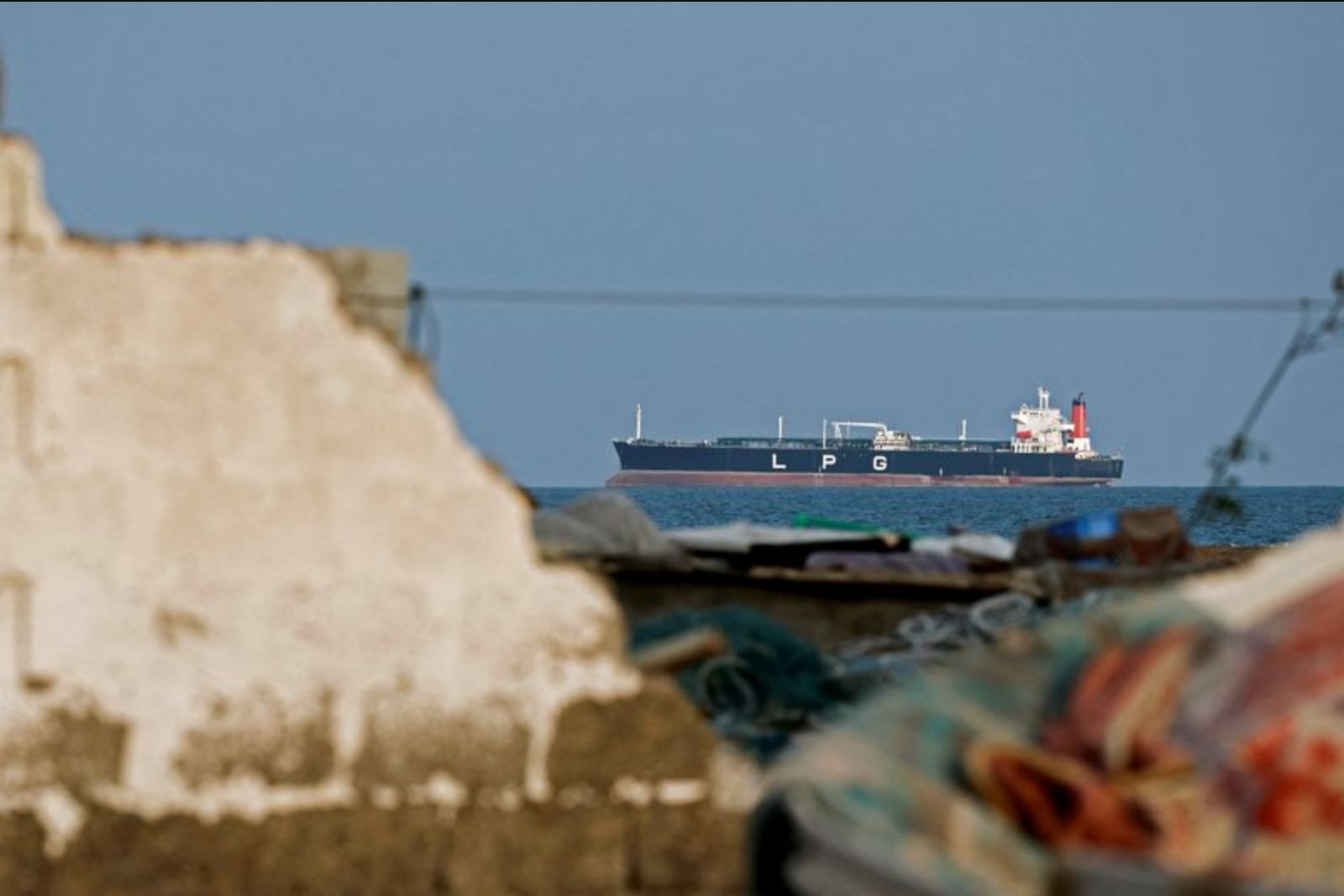 Iran says it will not shut Strait of Hormuz but asserts right to secure waterway